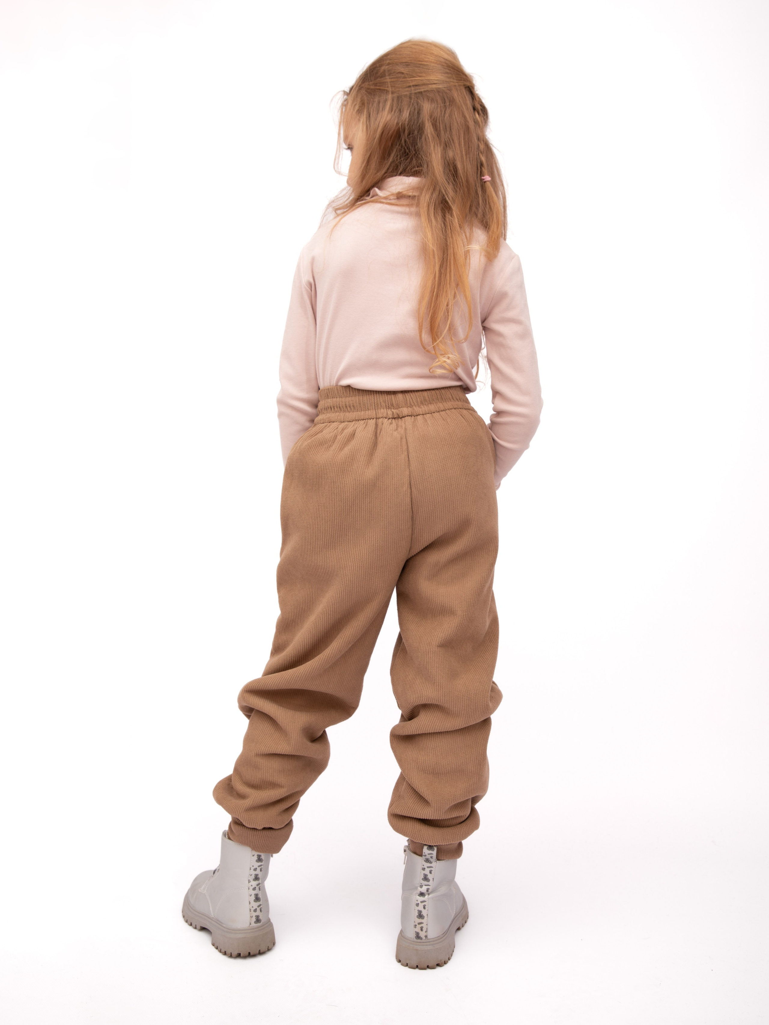 Детские брюки. Фотостудия предметной и модельной съёмки для маркетплейсов