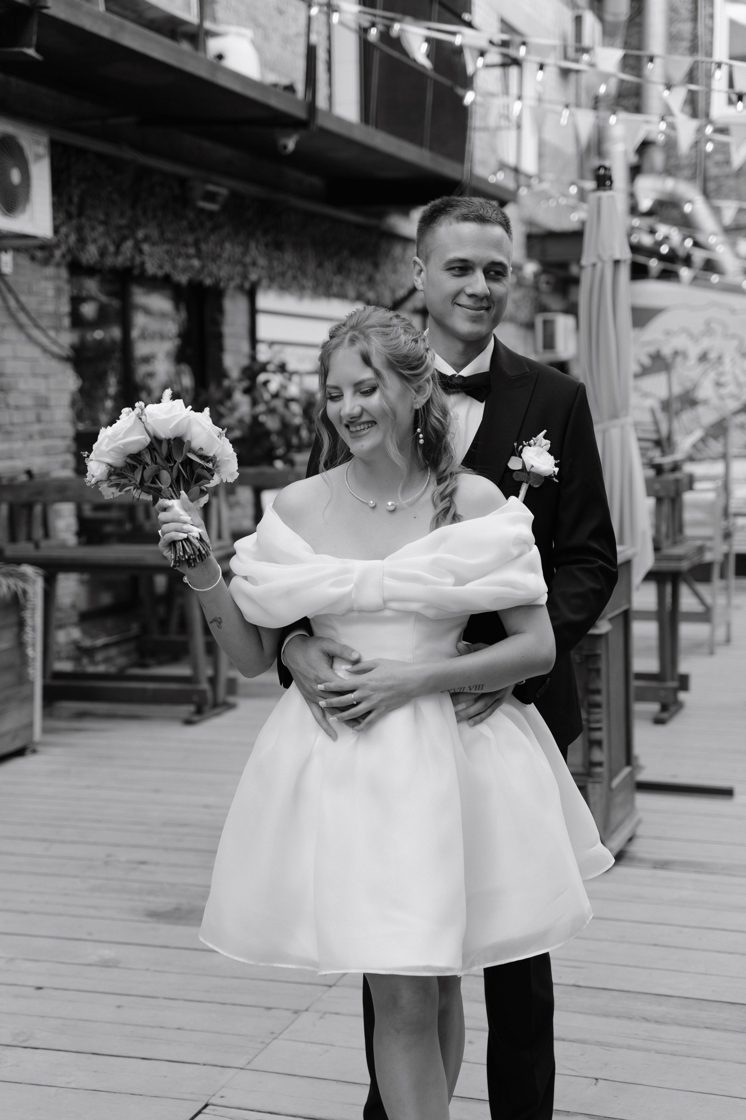 Лавстори свадебная во дворике Типографии Новосибирск