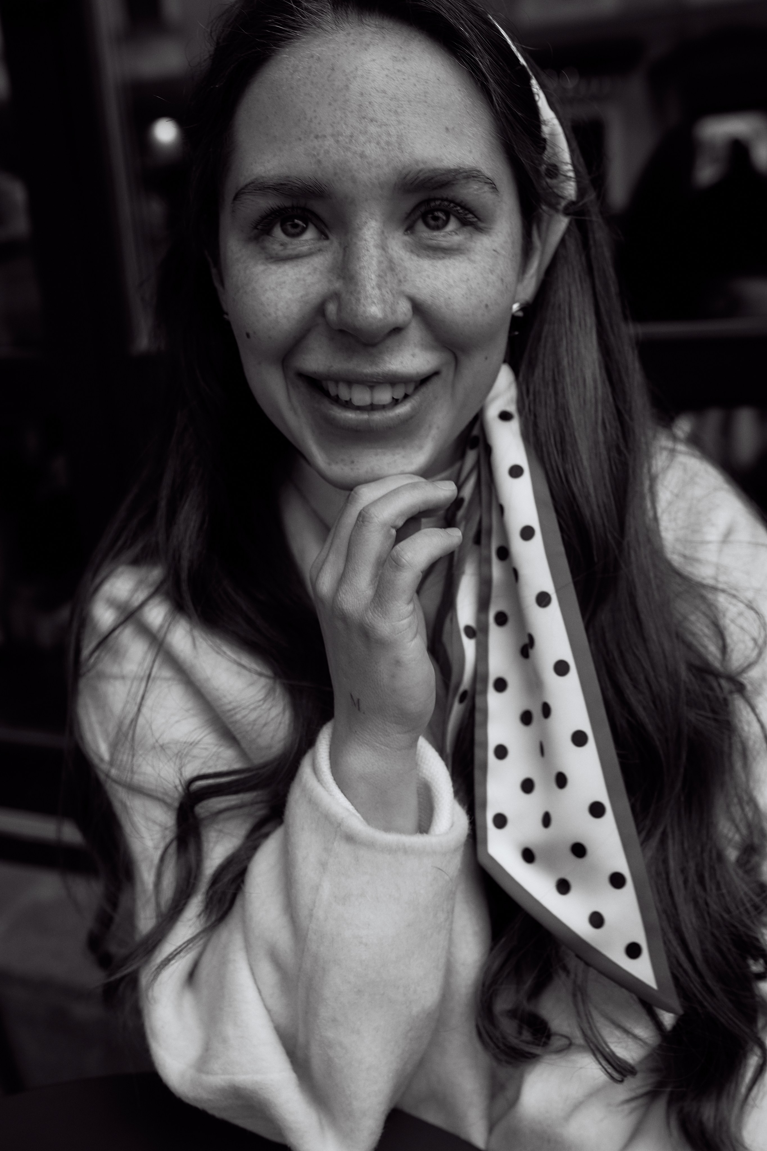 Оля на прогулке по городу. Семейный и свадебный lifestyle-фотограф в Москве Мария Петрова