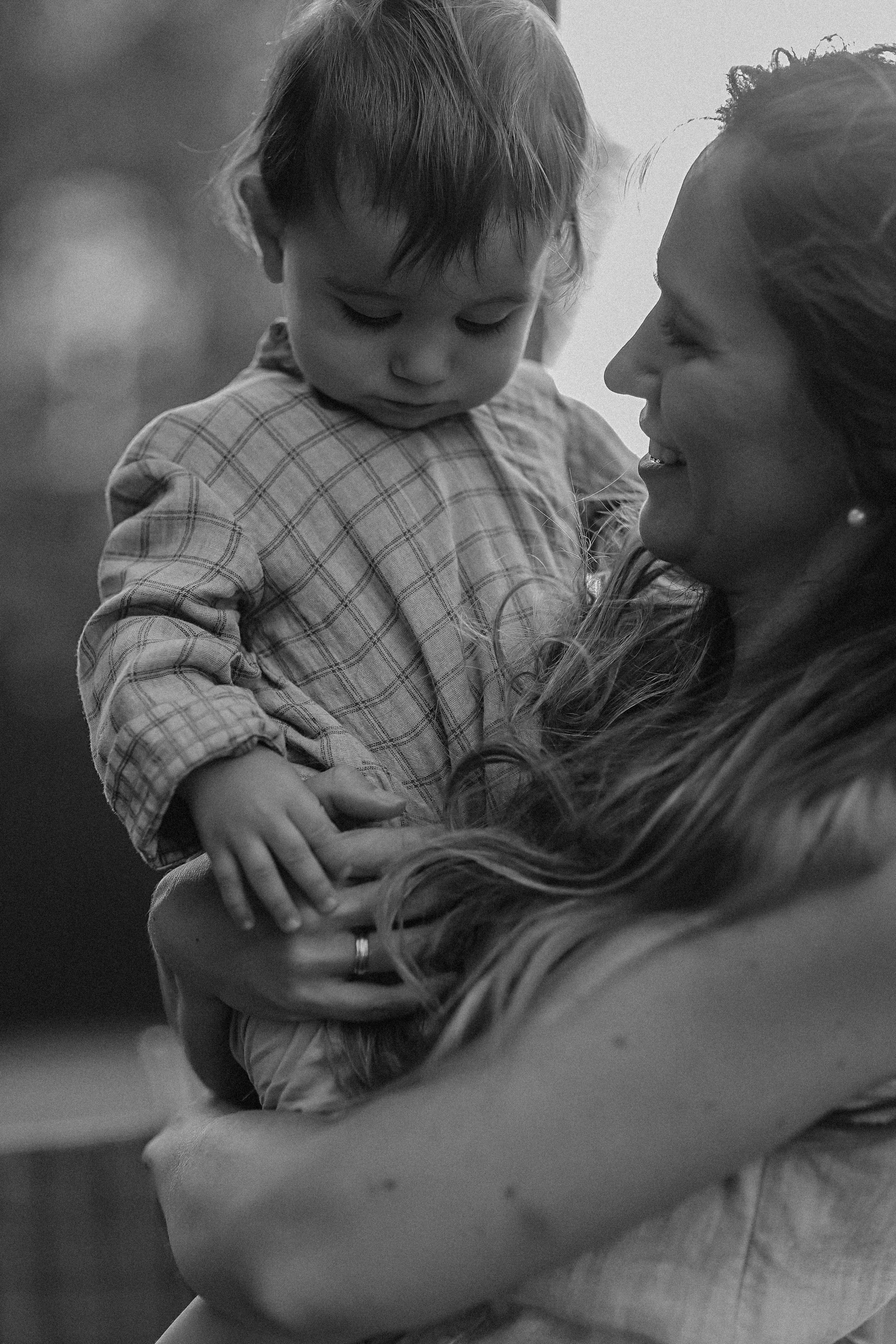 Стирка у дома. Семейный фотограф Тюмень, фотограф на роды Салмина Мария