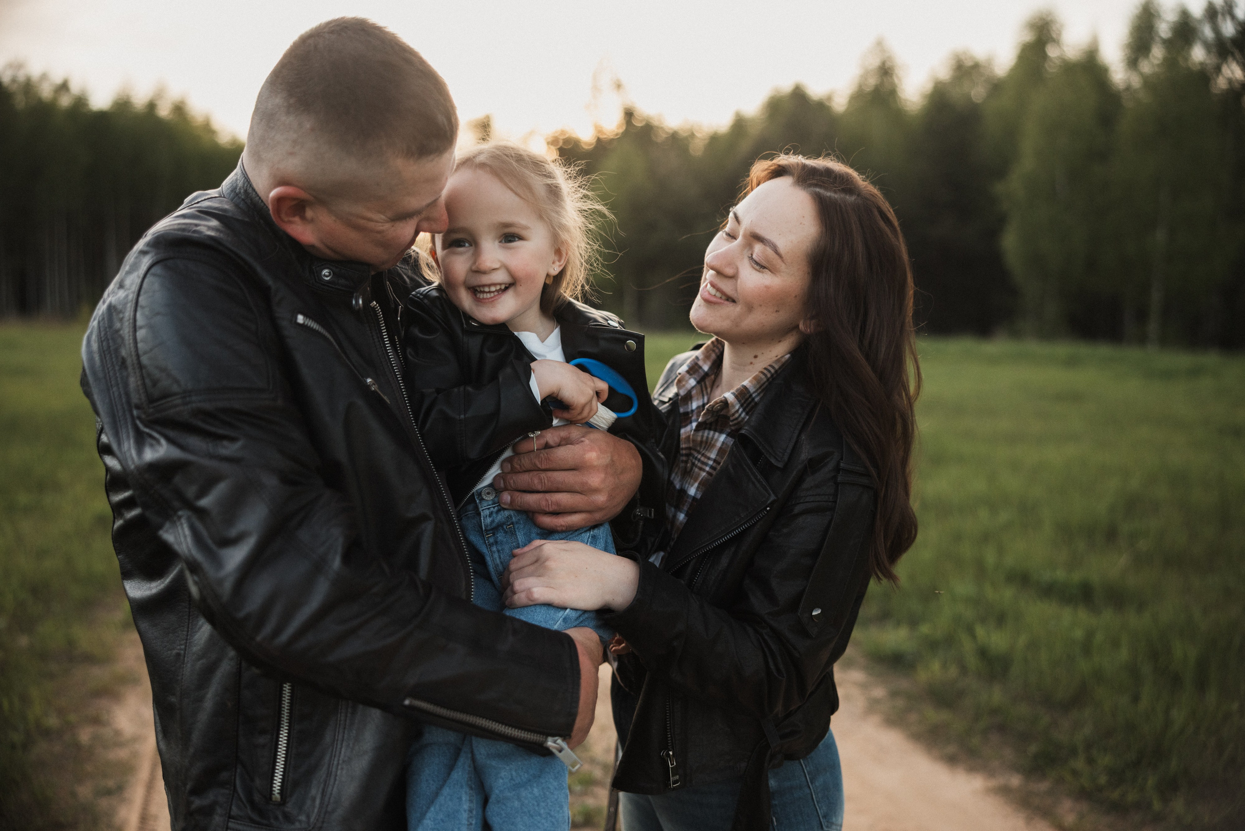 Семейная съёмка с ребенком и воздушным змеем