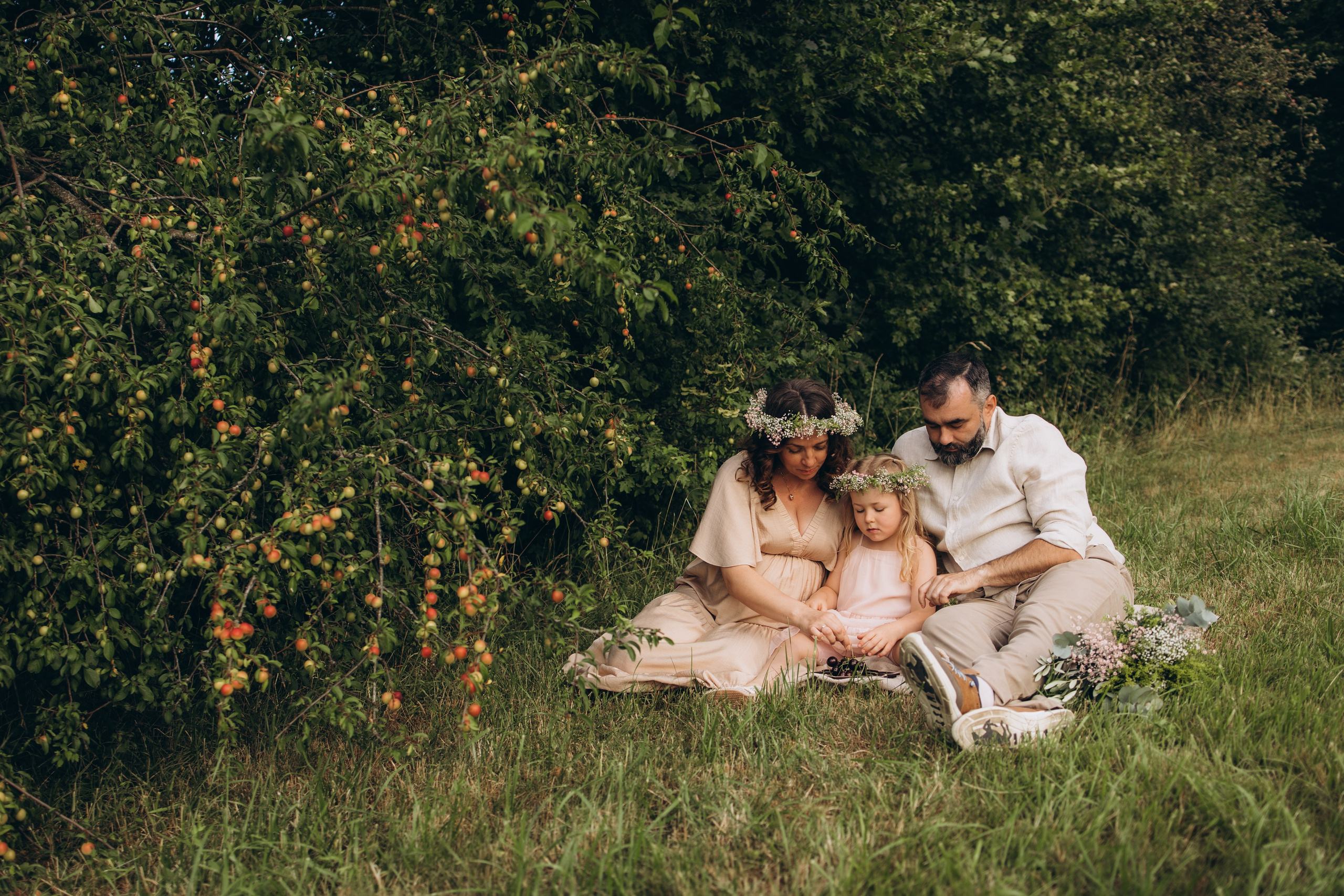 Babybauch-Shooting im Grünen. Fotografin in Erlangen, Nürnberg und Umgebung