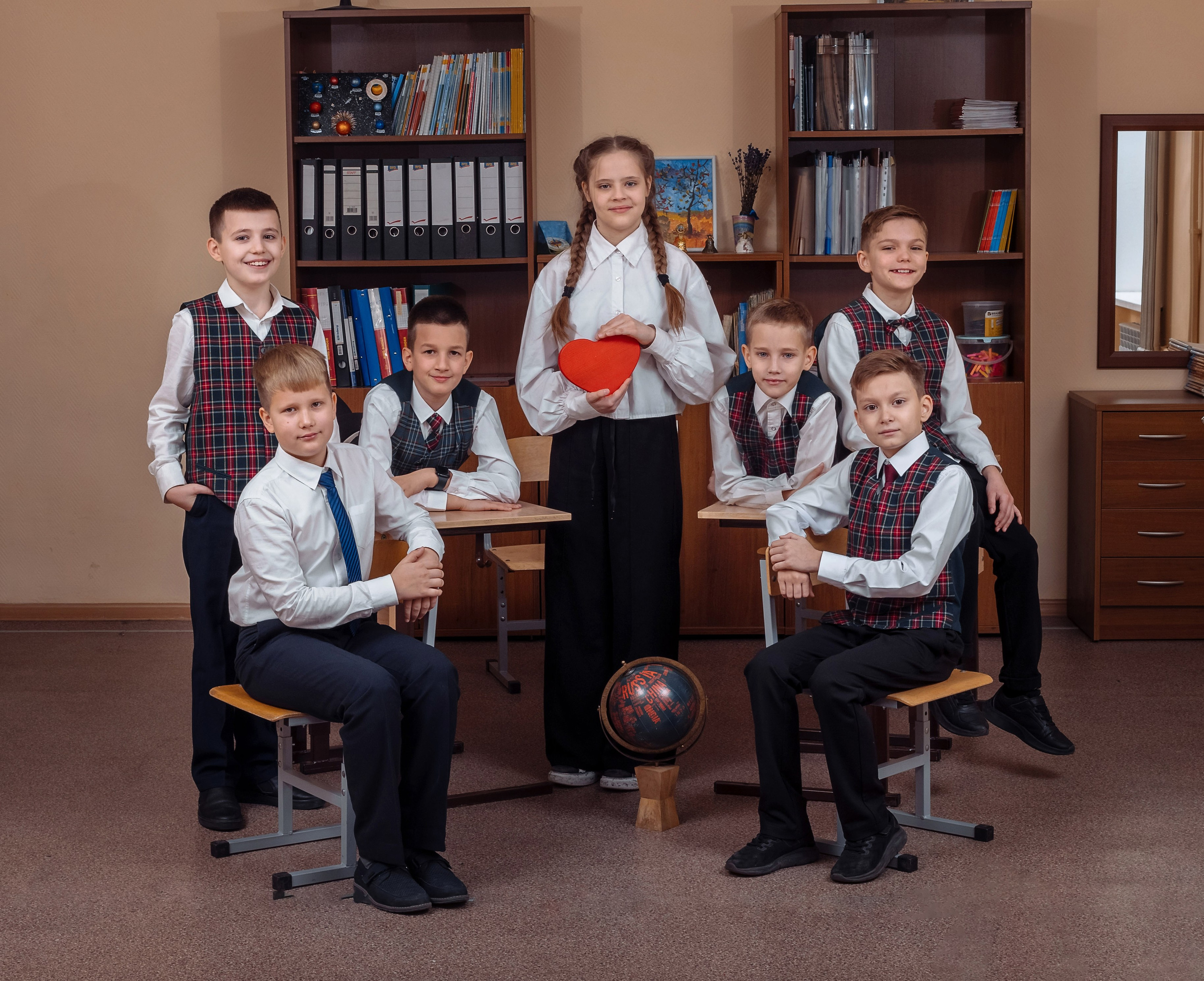 Начальные классы. Выпускные школьные фото­альбомы для школ и детских садов в Волгограде и Волжском