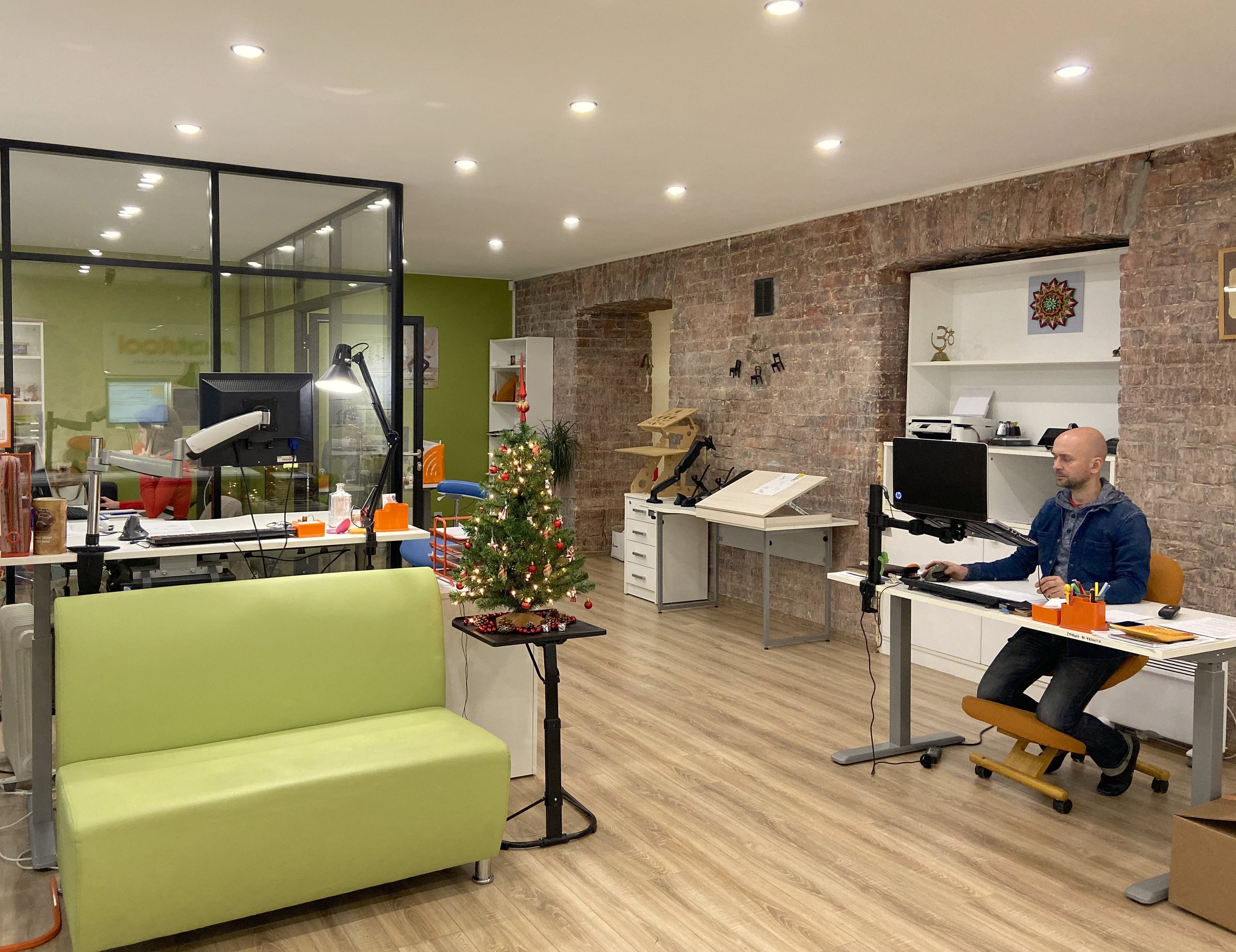 Офис и шоу-рум. Дизайнер декоратор интерьеров и предметов интерьера