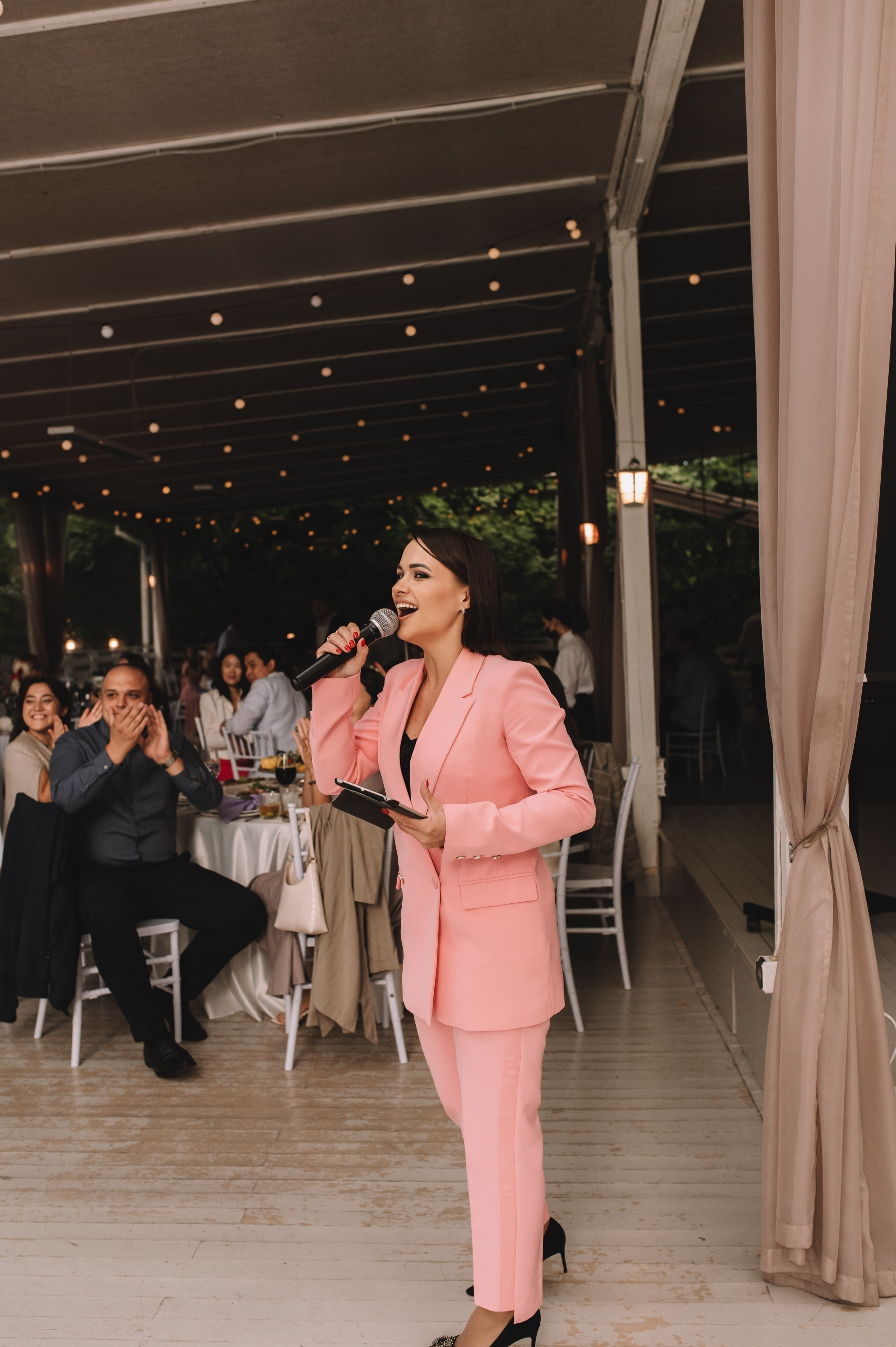 Ведущая Наталья Бойчук. Проведение свадеб в Москве и Московской области. Ведущий на свадьбу в Москве. Свадебная ведущая в Москве. Ведущая на свадьбу в Москве