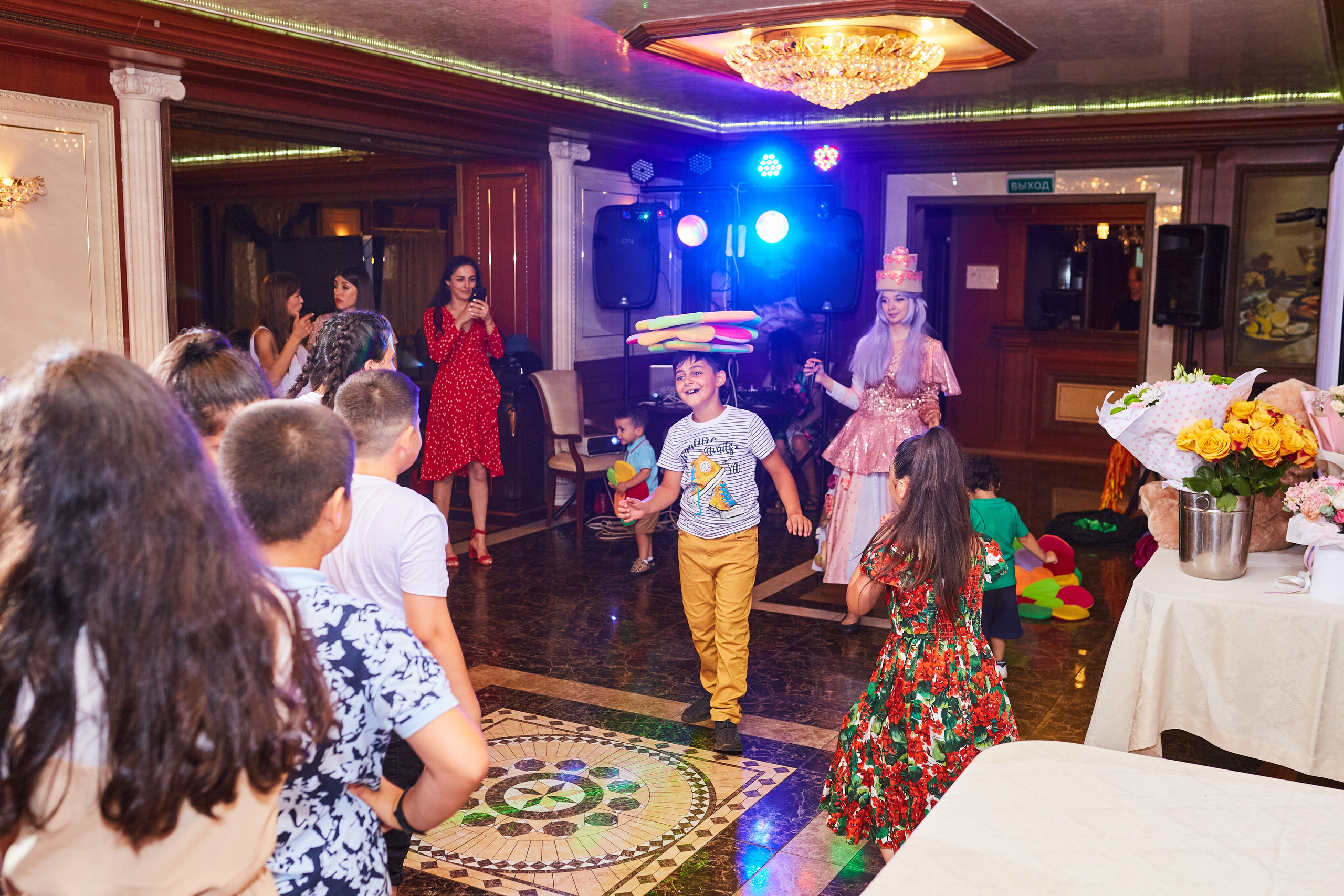 Детский День рождения с салютом, фокусником и тиктокерами, конечно же. Кокорин Евгений Фотограф