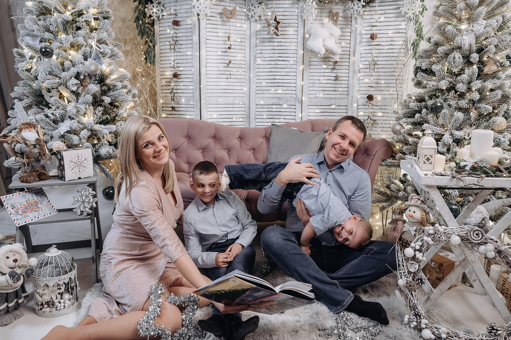 Красивая семейная фотография у ёлочки в кимрах и дубне