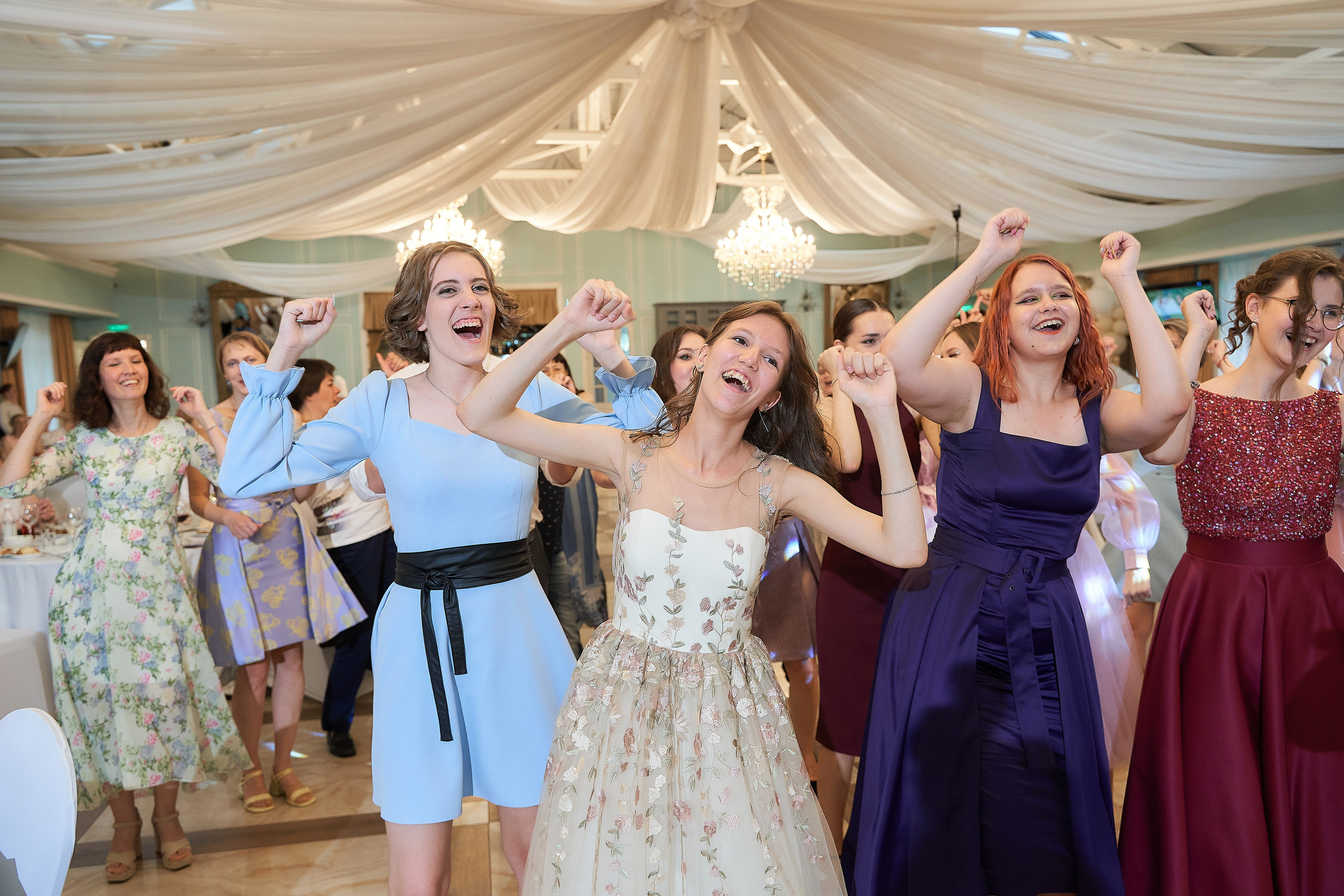 Фотограф на выпускной в школе. Видеосъёмка. Фотограф и видеограф в Екатеринбурге