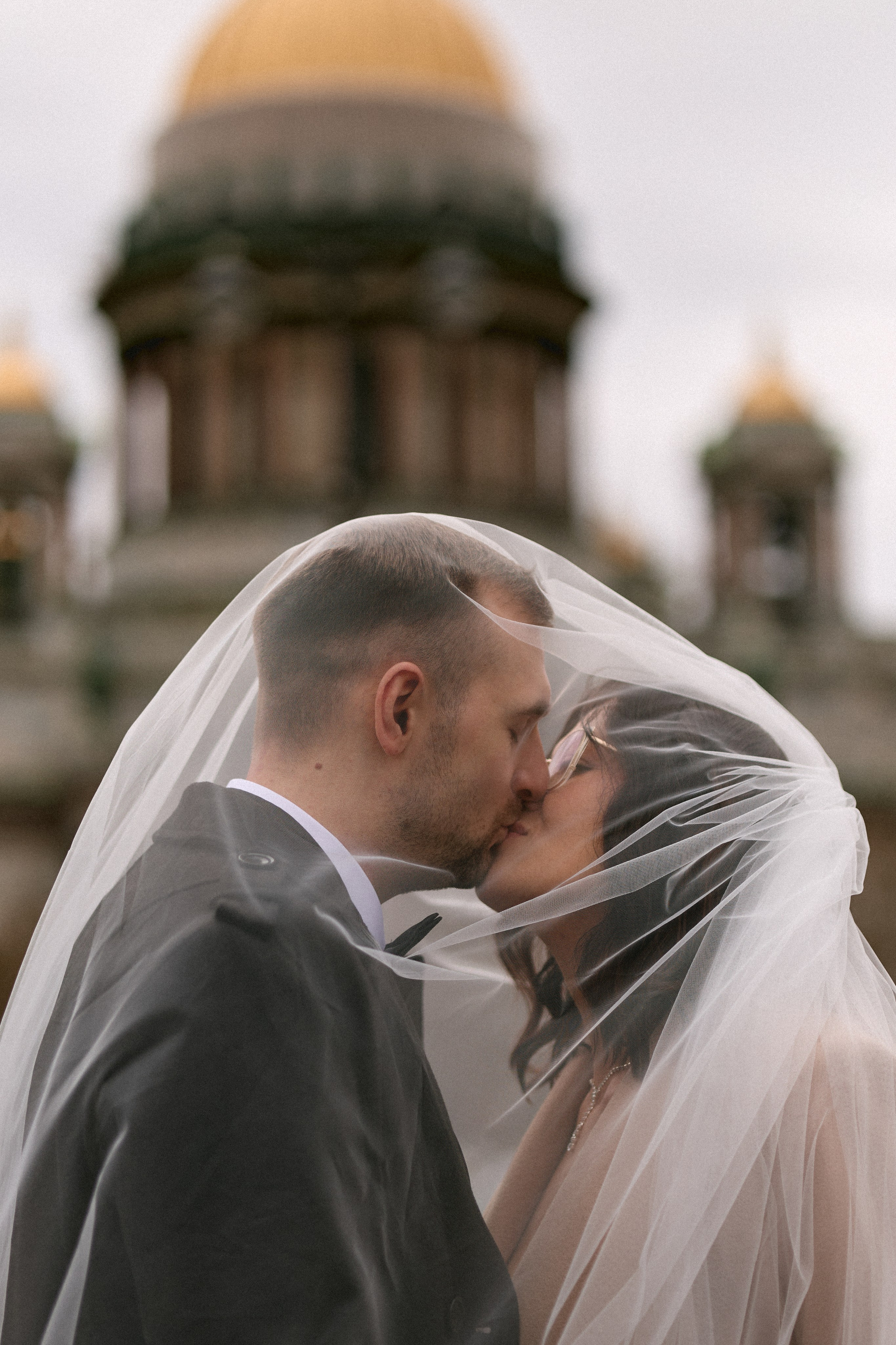 Свадебная фотосессия в Дворце Бракосочетания № 2. Сестры Карабаза. Фотографы и ретушеры в Москве и Санкт-Петербурге