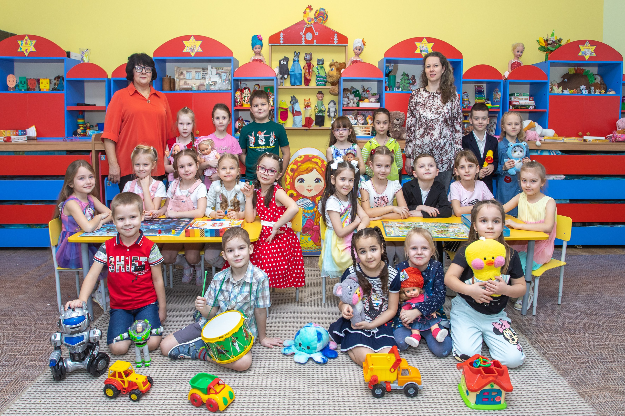 Сюжетные фотографии. Выпускные альбомы и фильмы