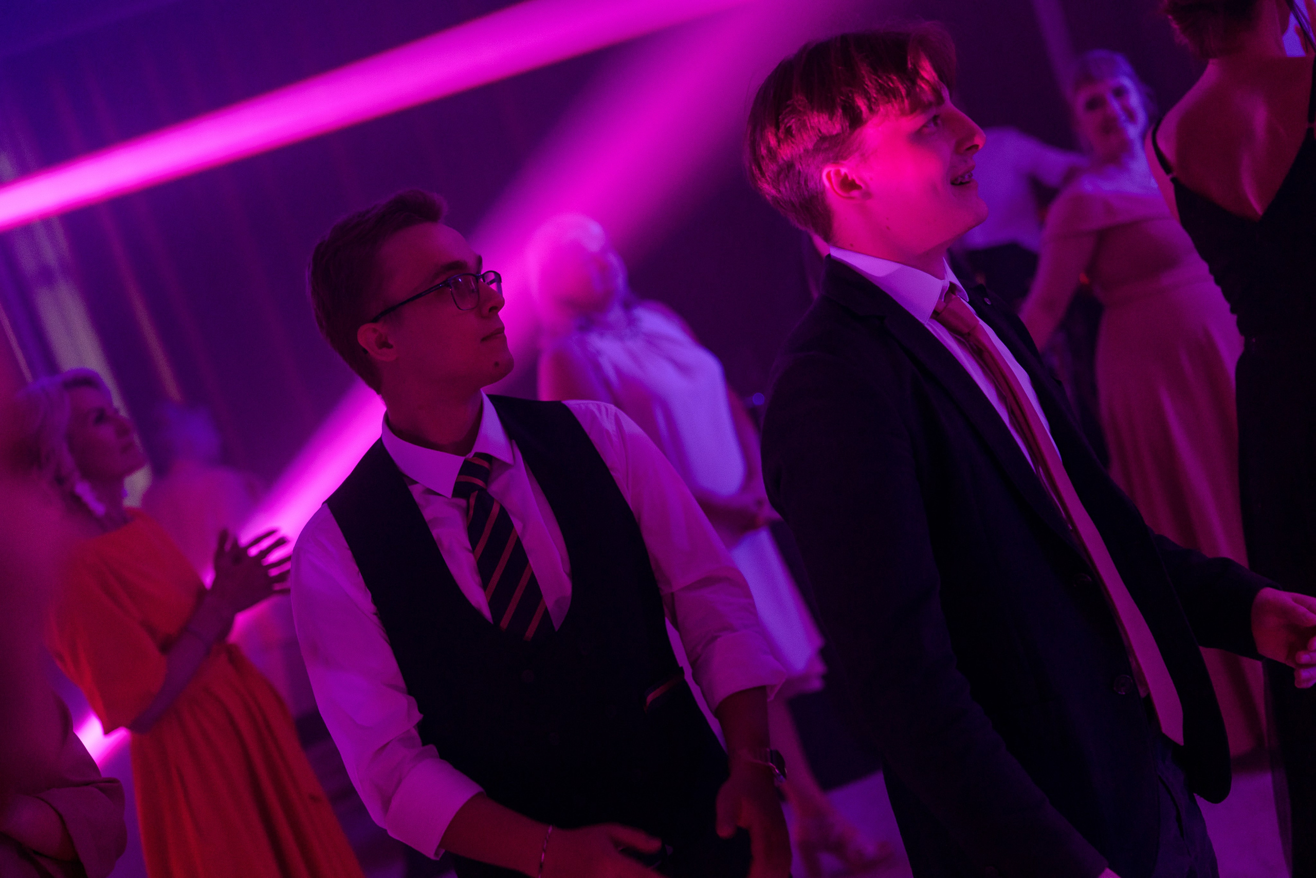 Яркая неоновая свадебная фотосессия в «Нет на карте». Свадебный и семейный фотограф в Самаре и Тольятти | Елена Топанцева