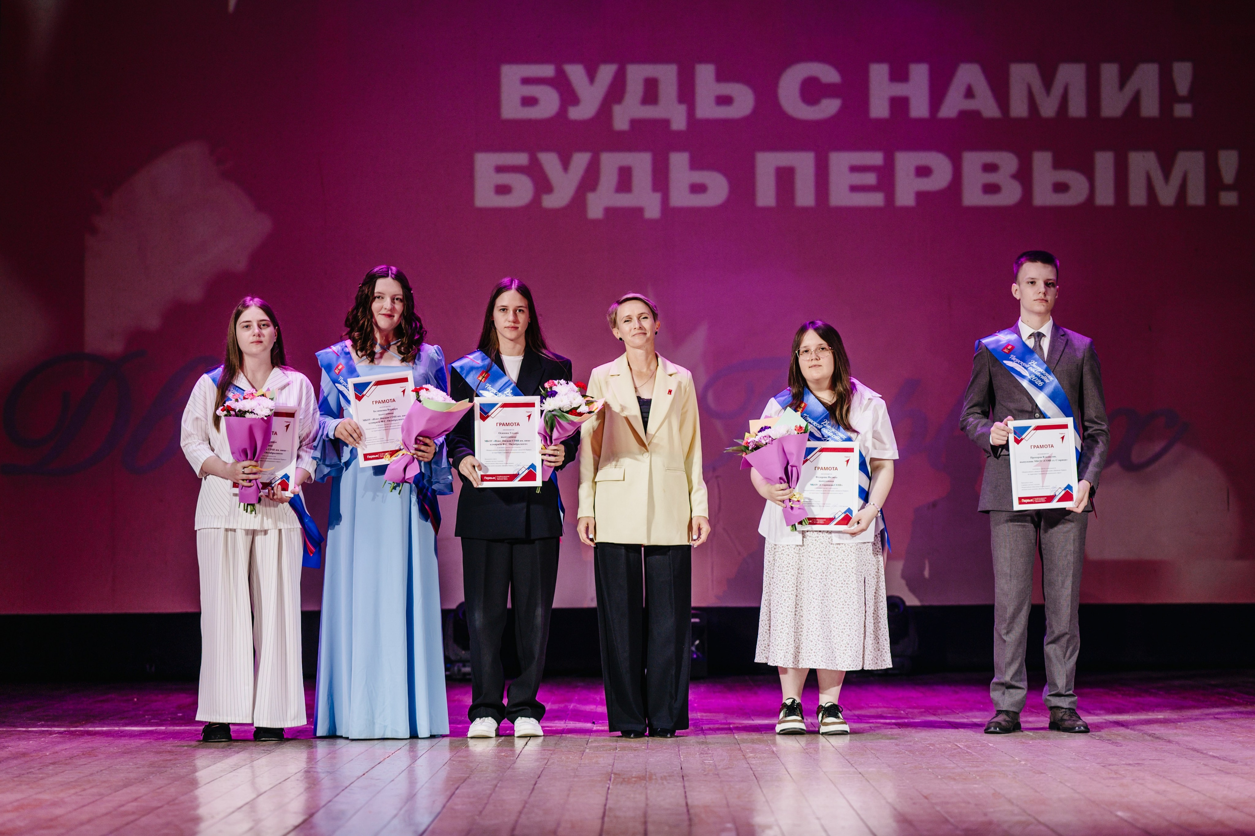 Бал Выпускников — 2026. Школьный, семейный, репортажный фотограф Андрианова Лена город Старица