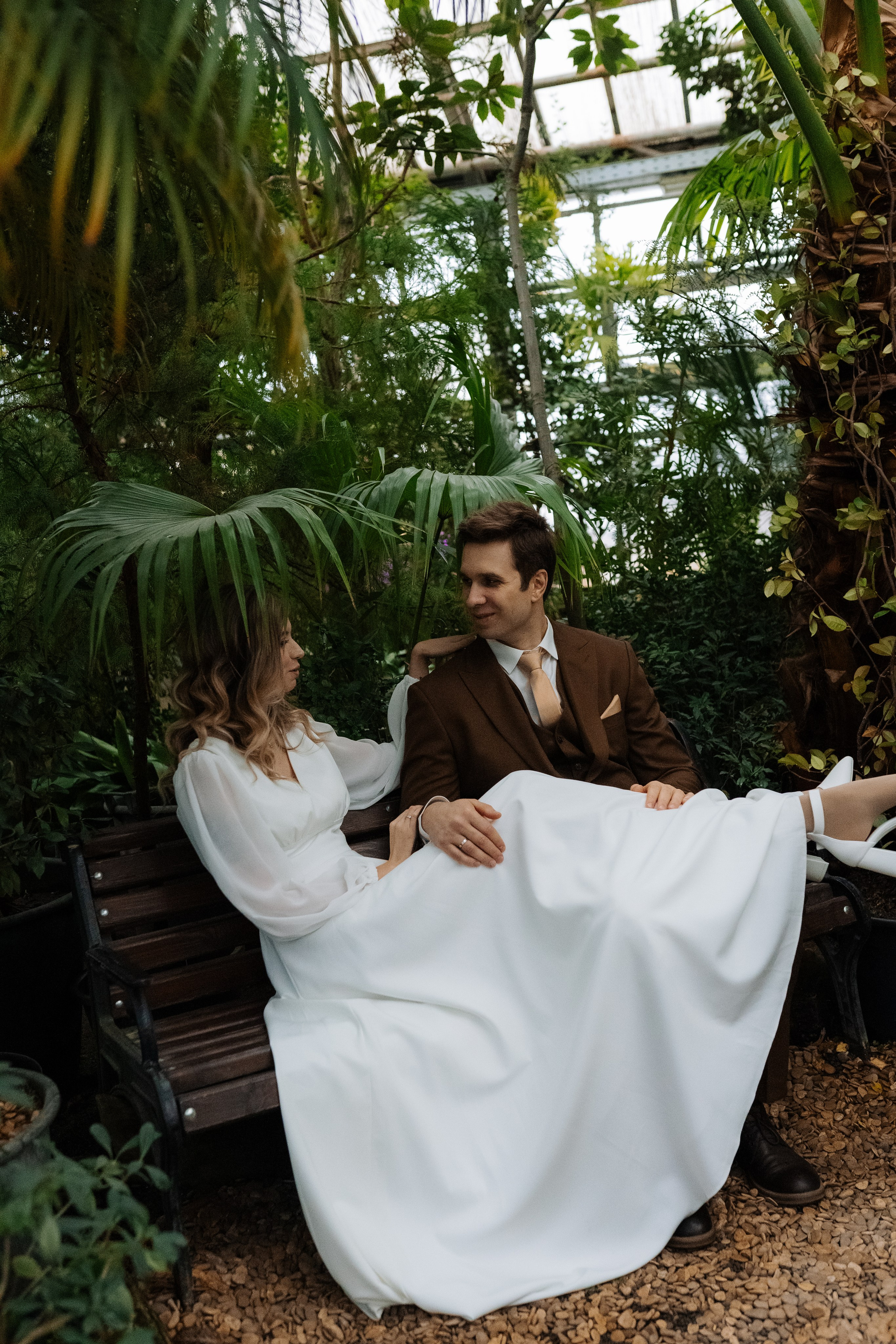 Свадебная фотосессия в оранжерее, Москва. Свадебный фотограф в Москве Анна Полушина