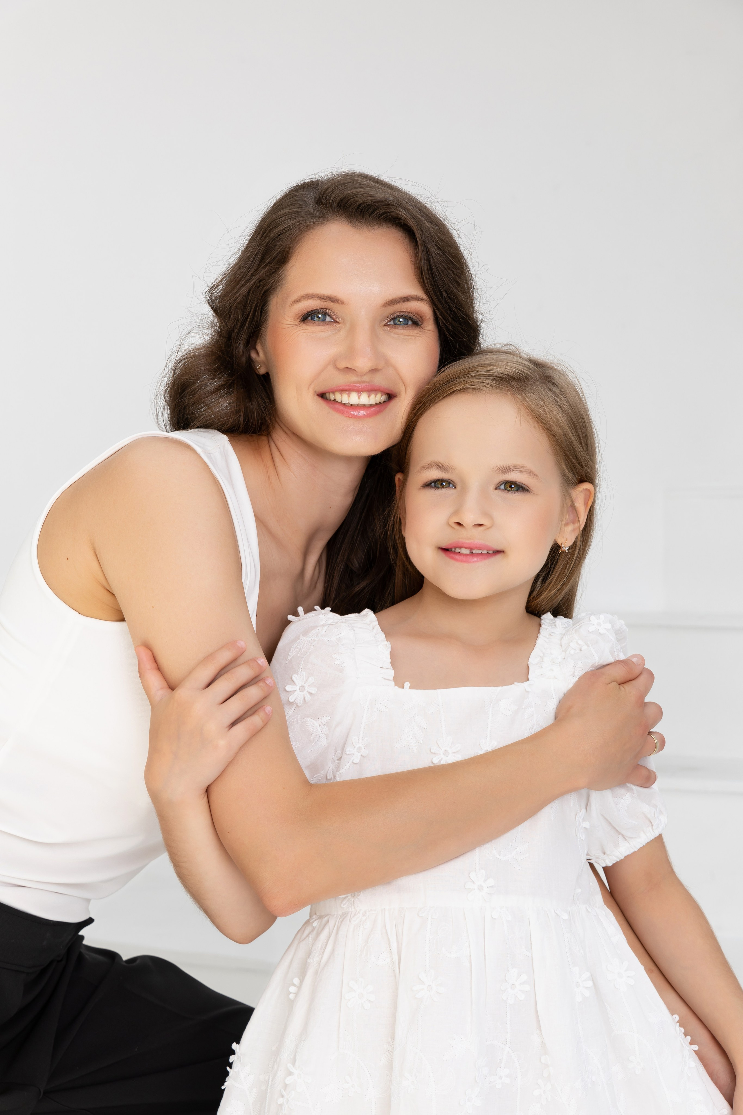 Эмоциональная и элегантная фотосессия мамы с дочками. Трубинова Екатерина | Семейный фотограф | Москва