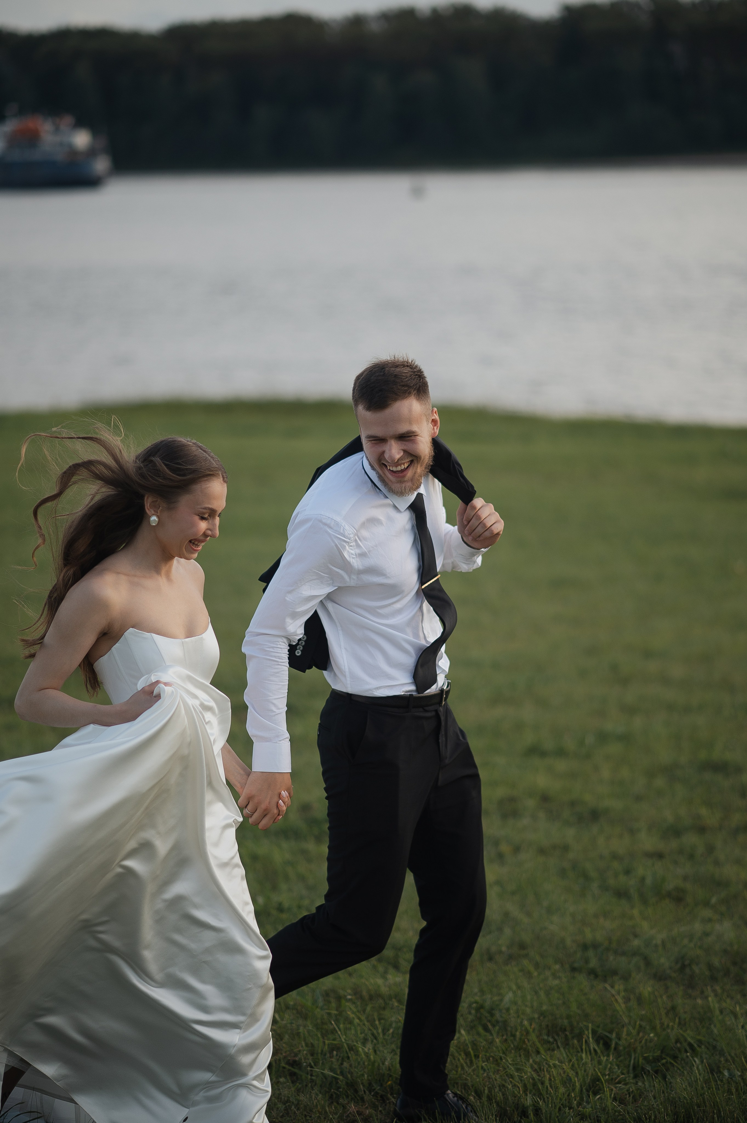 Свадьба на берегу Волги. Свадебный фотограф в Ярославле Денис Медоваров