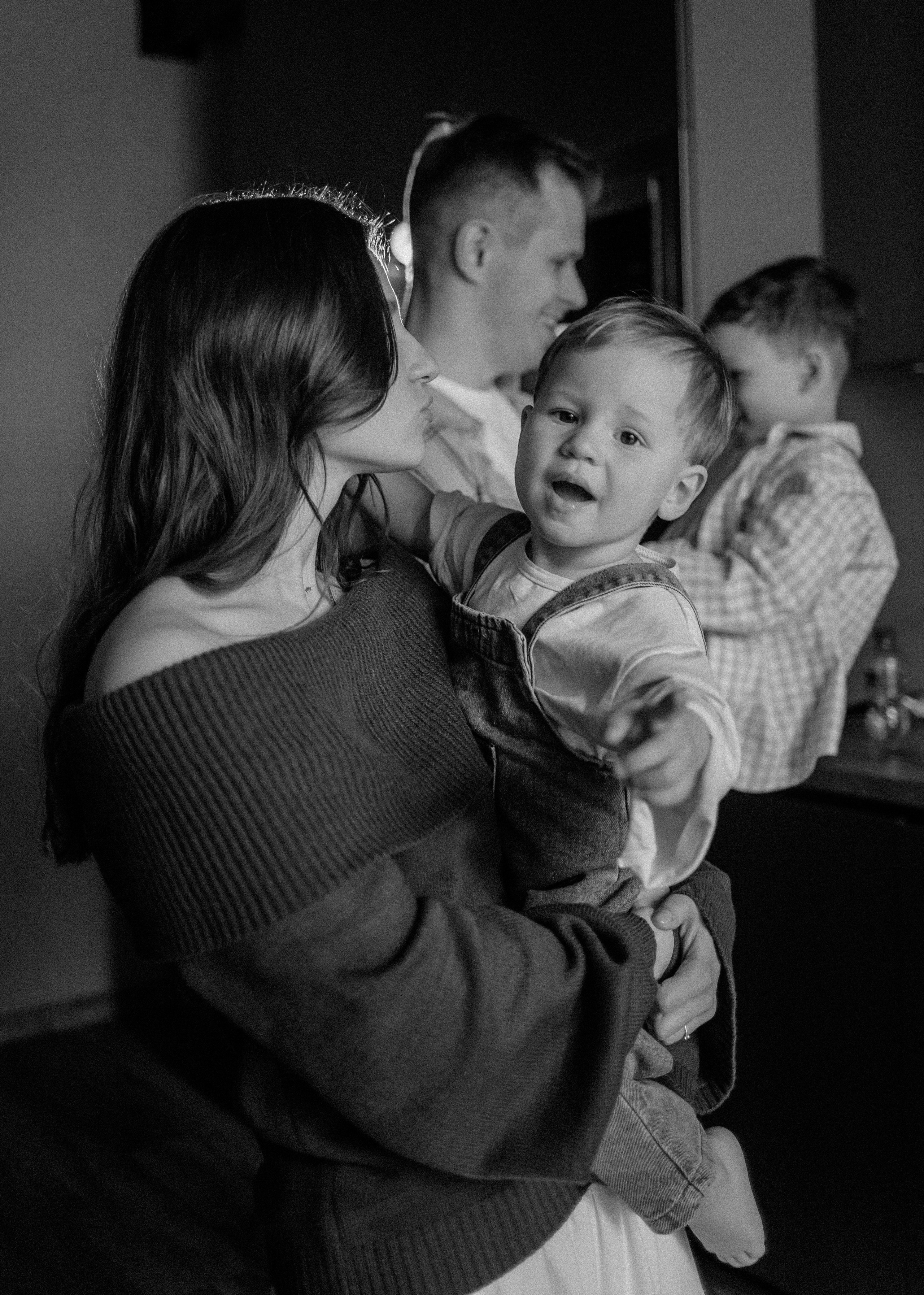 Звонко смеялись