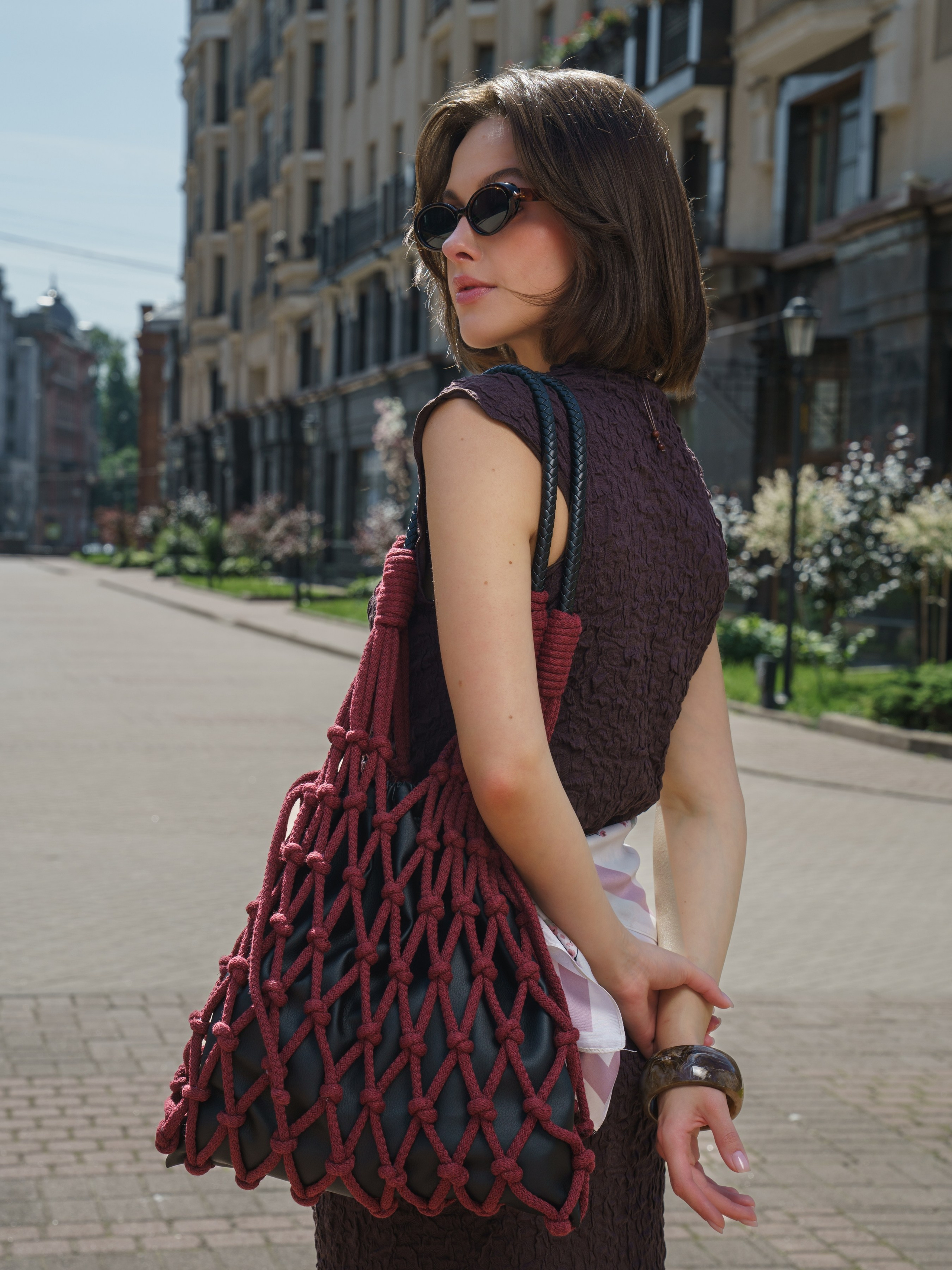 Стрит‑съёмка одежды и аксессуаров — фото и видео для брендов | KED Production. КЕД Студия-контент агентство полного цикла СПБ. Создаём фото, видео и контент, который помогает брендам и селлерам продавать больше