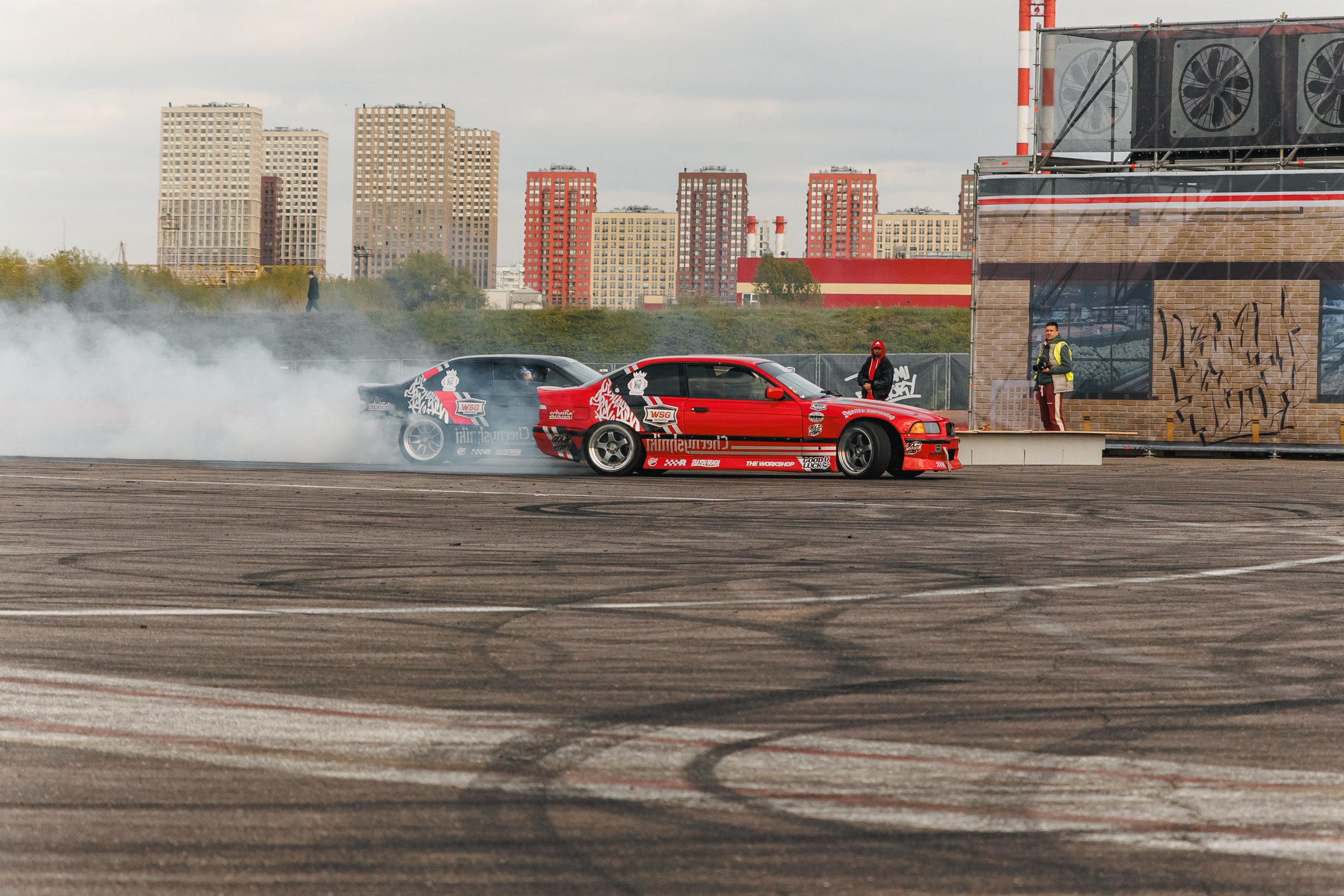 Выставка и дрифт машин. Репортажный фотограф. Москва. Алина Ланская