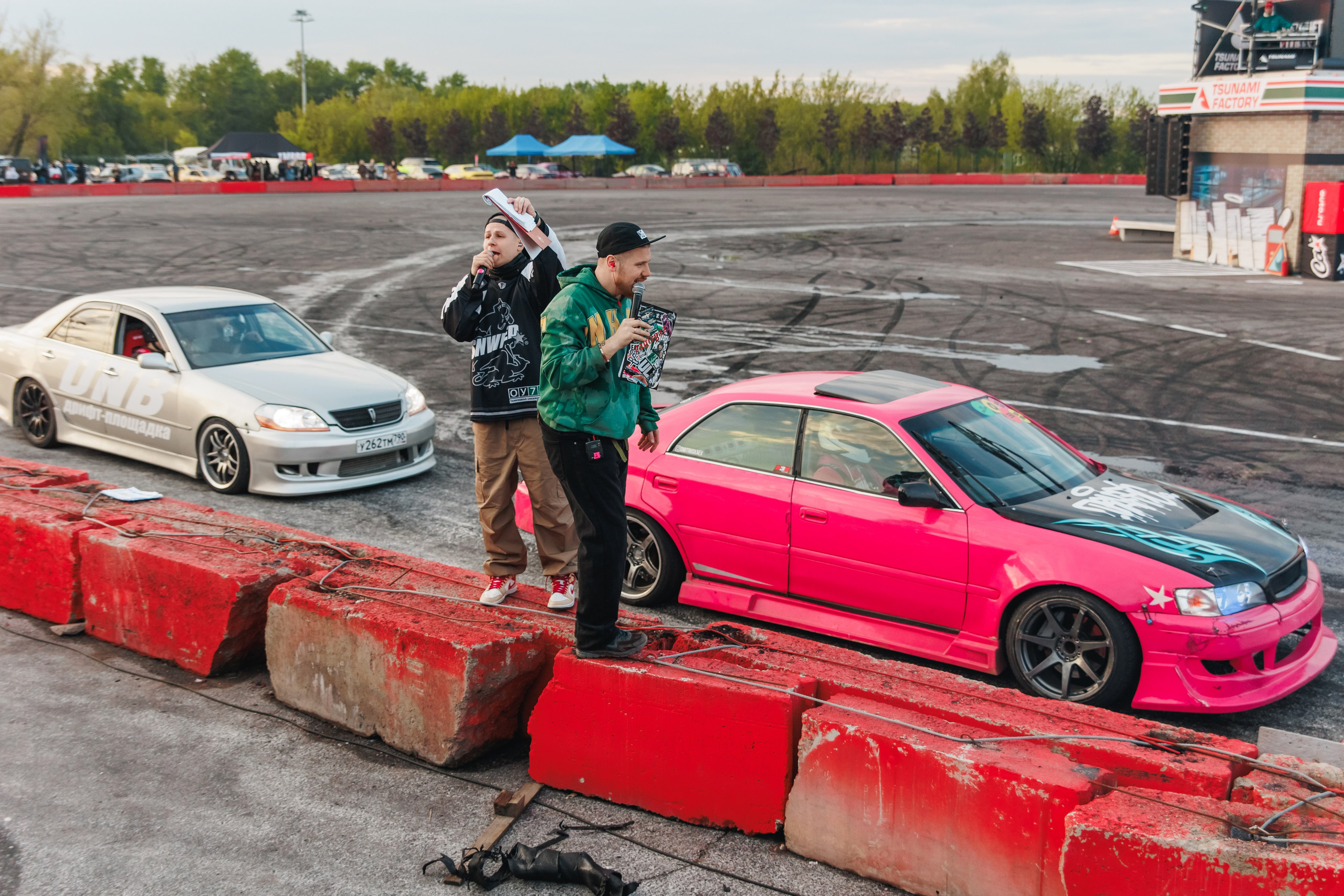 Выставка и дрифт машин. Репортажный фотограф. Москва. Алина Ланская