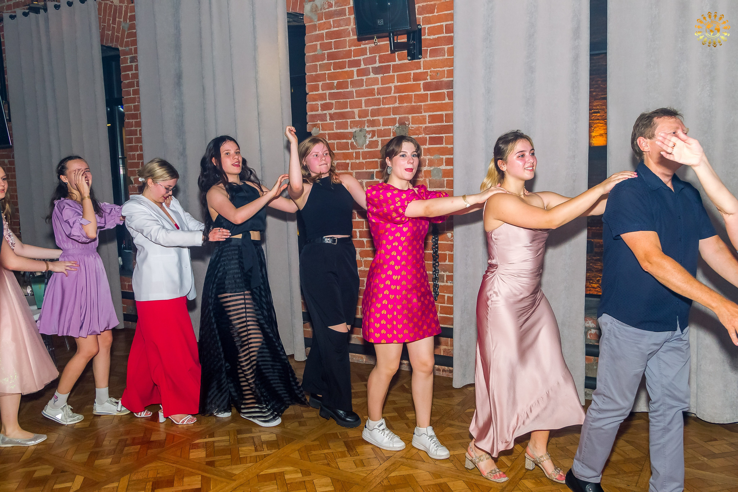 Выпускной 2023 (11-е классы) клуб «Джаггер», Москва. Репортажная съемка в Москве и области. Анималистика