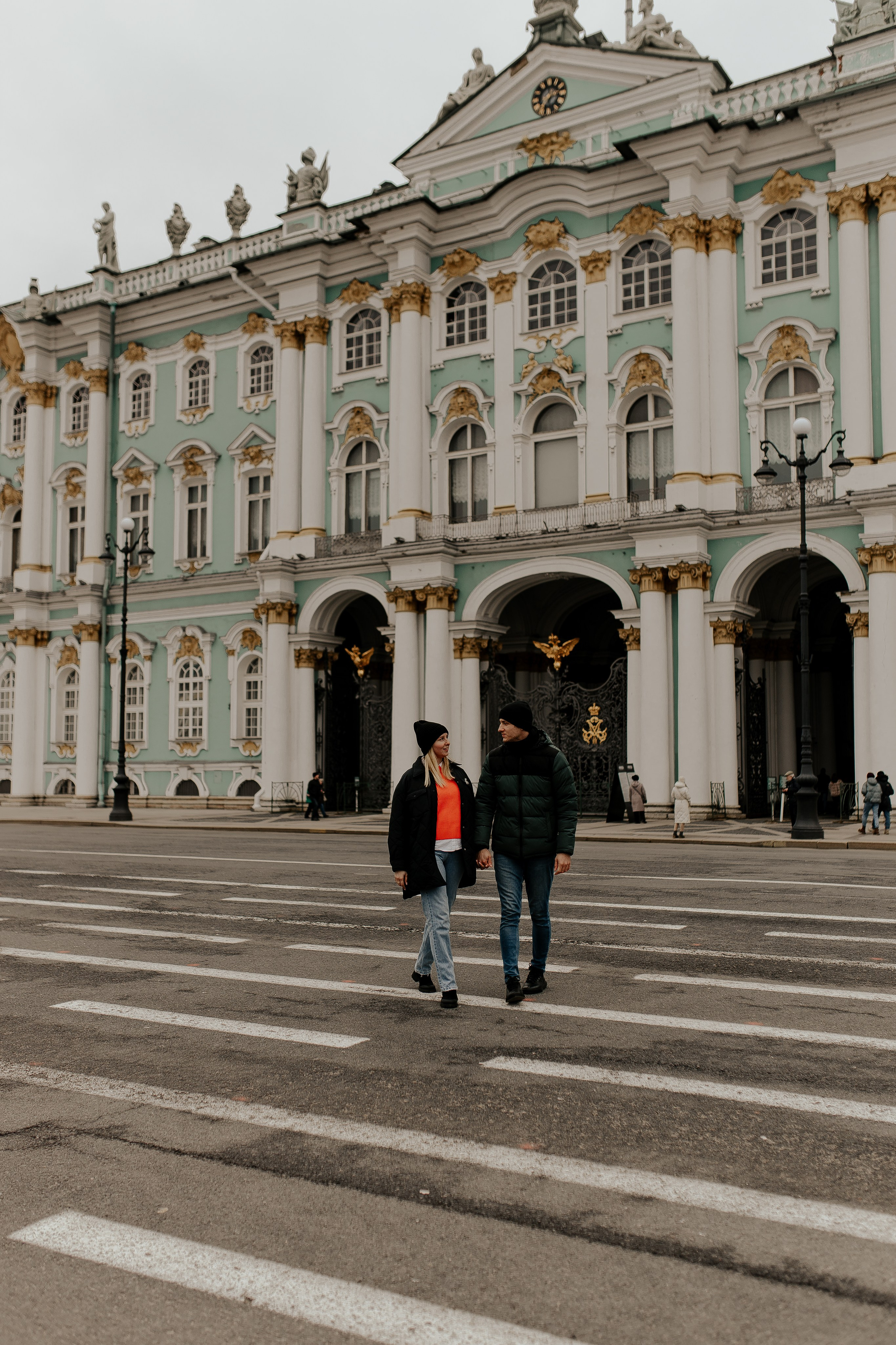 Поцелуй у Эрмитажа. Фотограф в Санкт-Петербурге Лиза Семченкова