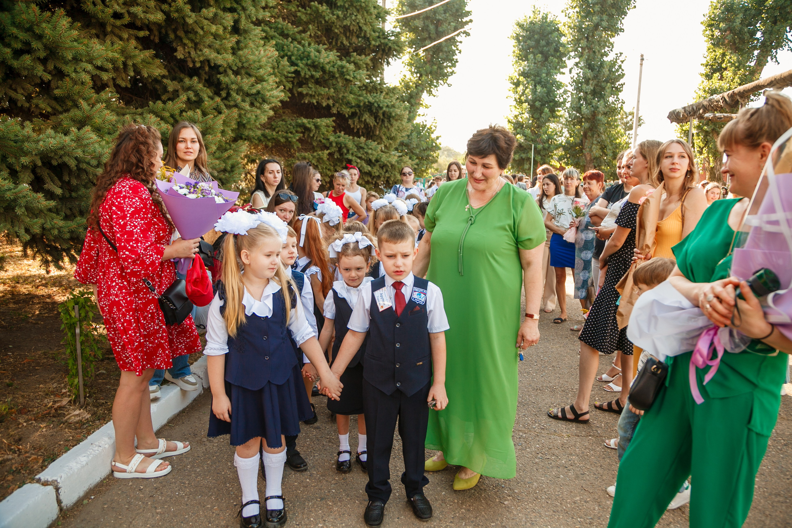 1 сентября линейка. Свадебный и семейный фотограф в Армавире
