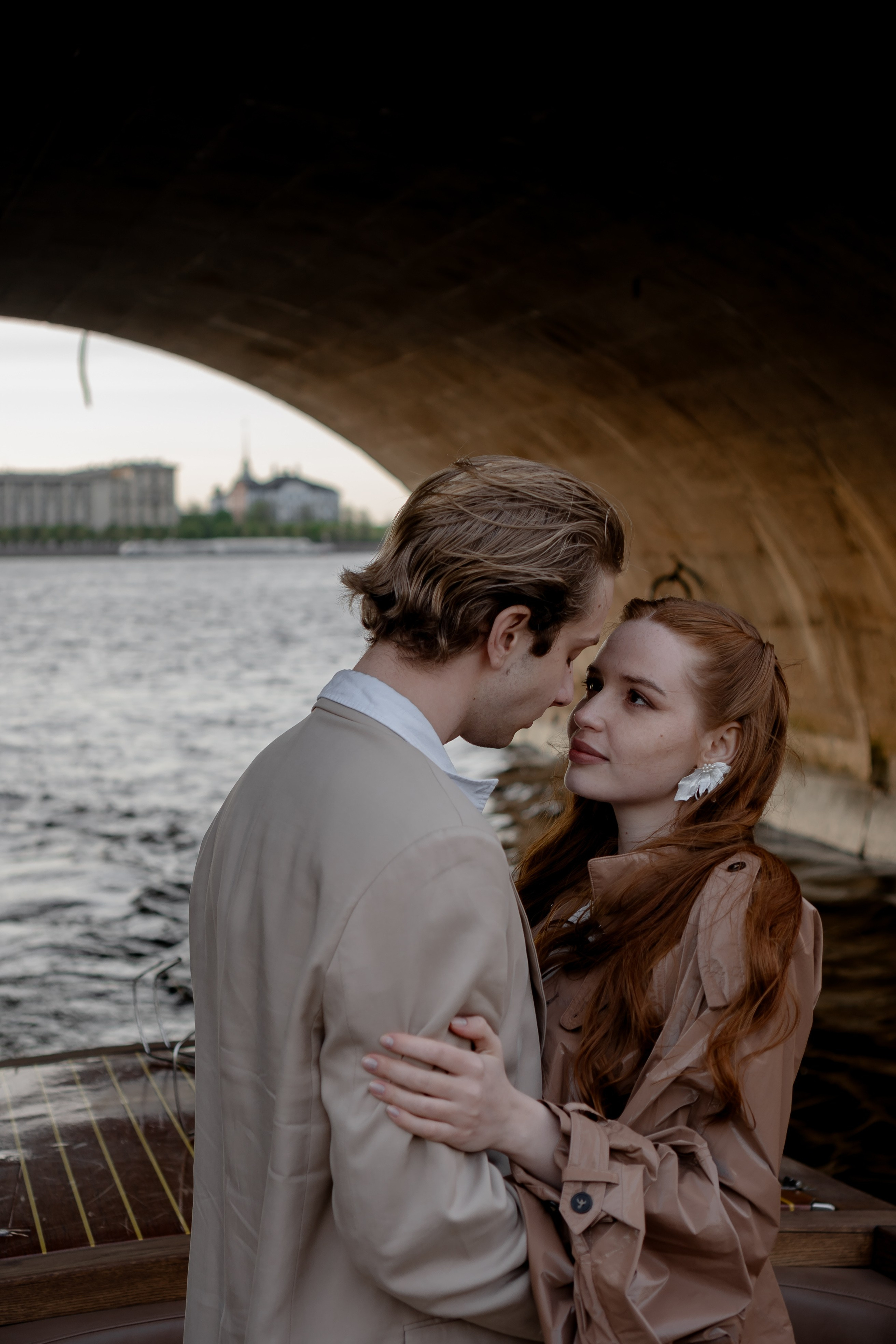 СВАДЕНБНАЯ СЬЕМКА НА КАТЕРЕ ПО КАНАЛАМ САНКТ-ПЕТЕРБУРГА И В АКВАТОРИИ НЕВЫ. Профессиональный фотограф, Санкт-Петербург — Виктория Богомолова