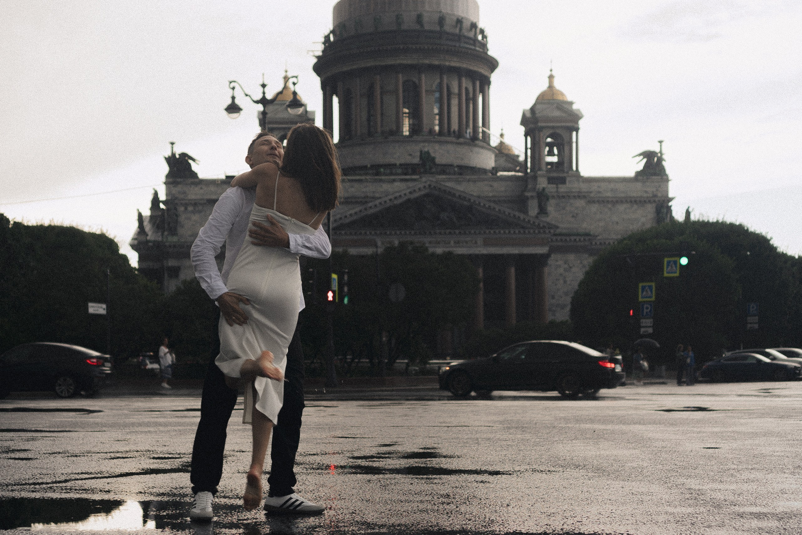 СВАДЕБНАЯ ФОТОСЕСИСИЯ В МЕТРО И ВОЗЛЕ ИСАКИЕВСКОГО СОБОРА В ДОЖДЬ. Профессиональный фотограф, Санкт-Петербург — Виктория Богомолова