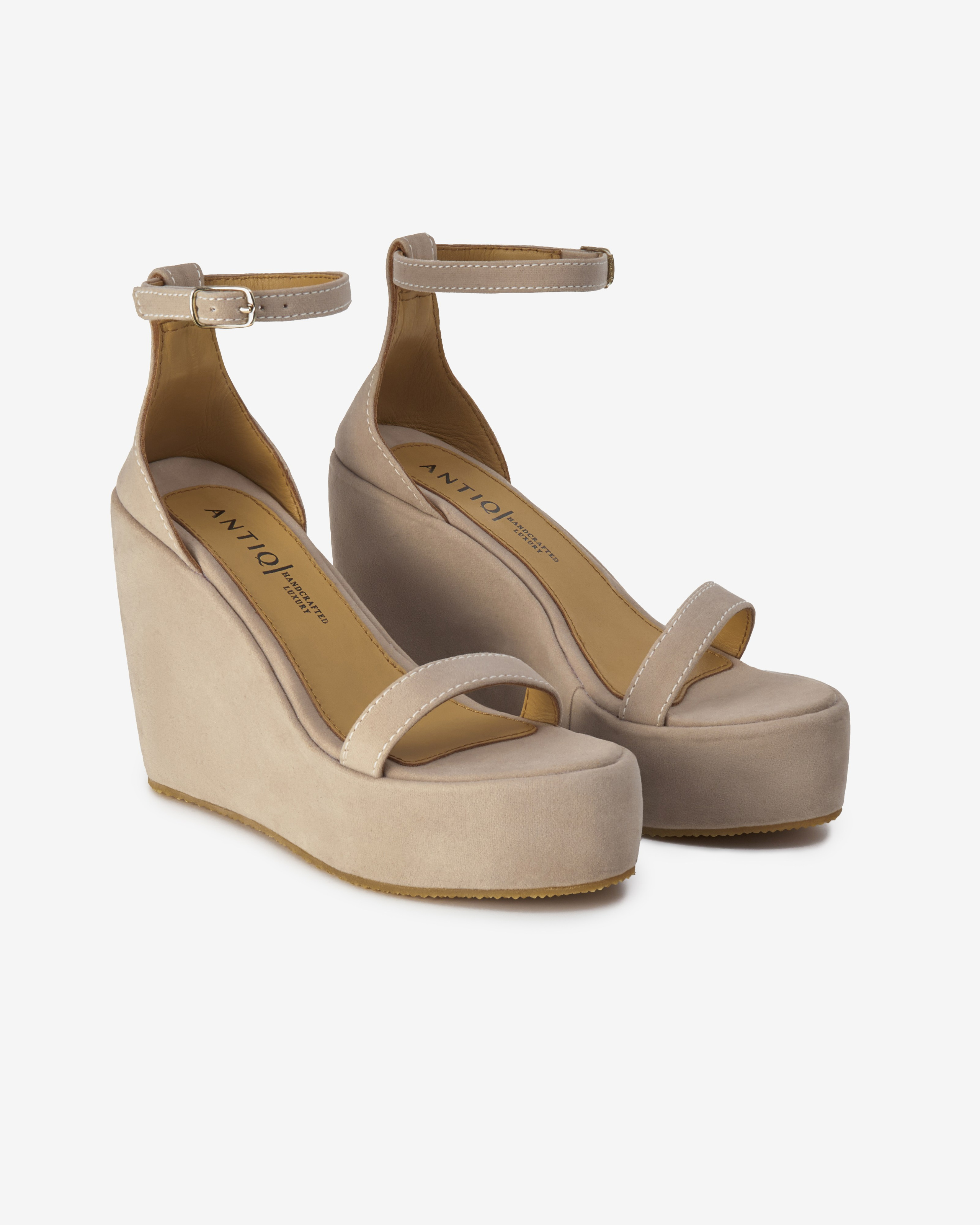 Rich as Usual. Фотограф для маркетплейсов в Москве Озерова Кристина