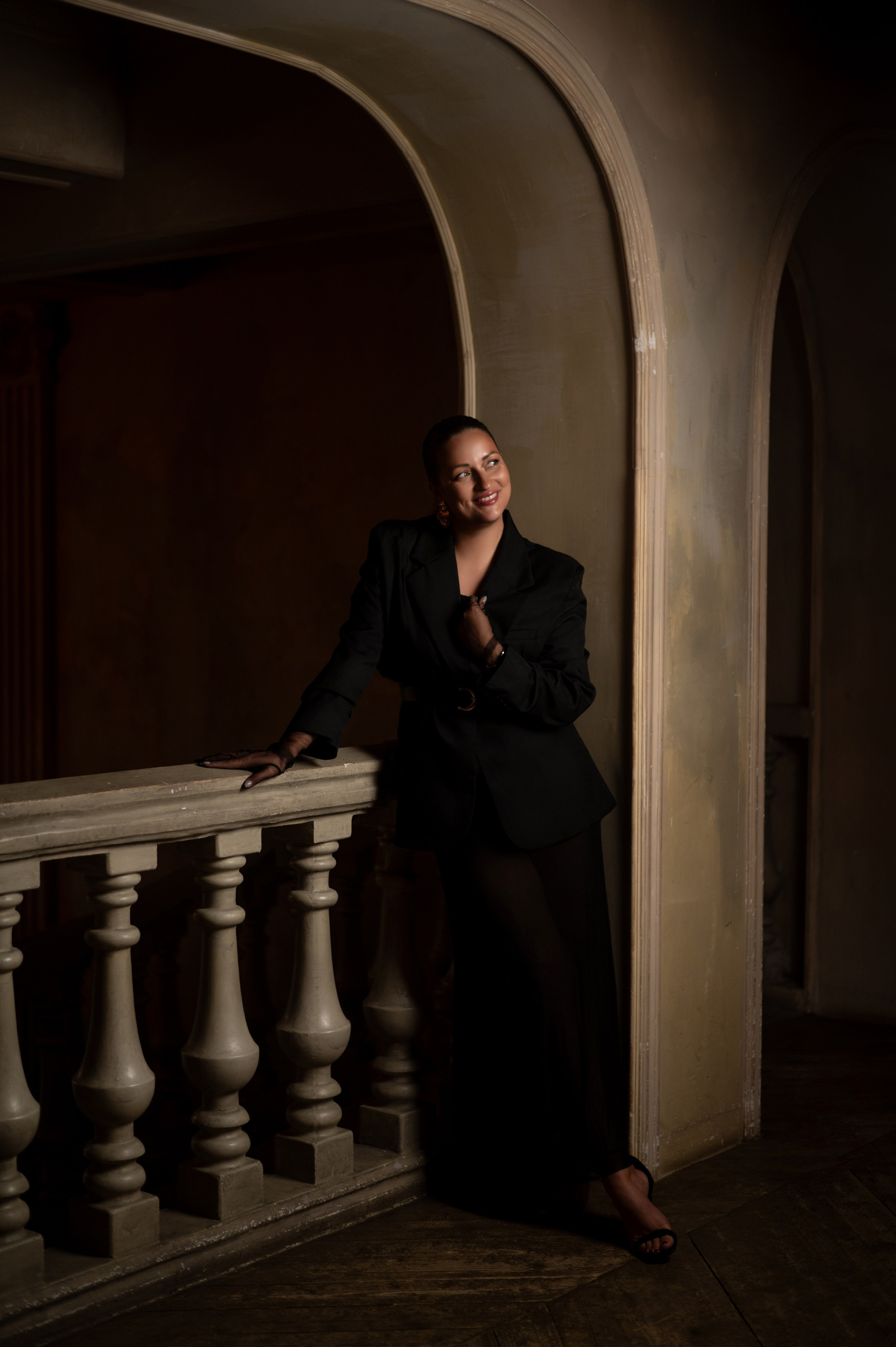 Стильная фотосессия в винтажном зале Питера. Женский фотограф Санкт-Петербург Александра Колий