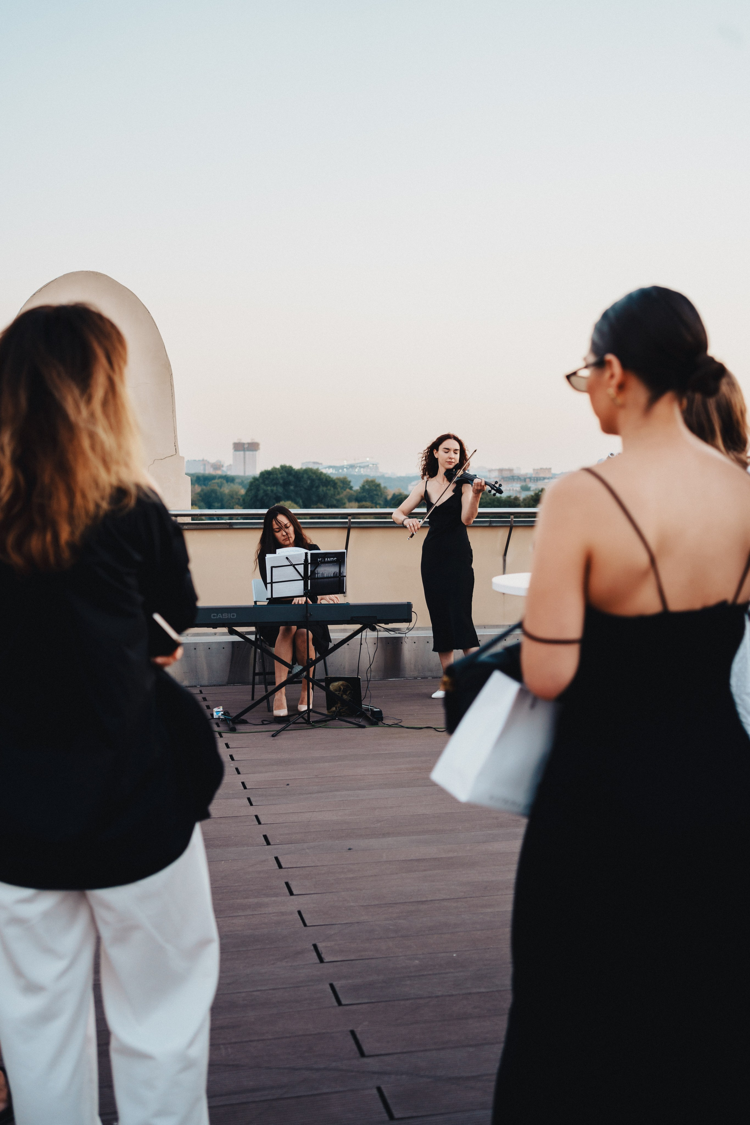 Выставка на крыше Парка Горького. Семейный и детский фотограф и видеограф в Москве, Серпухове и Тарусе Валерия Сорокина