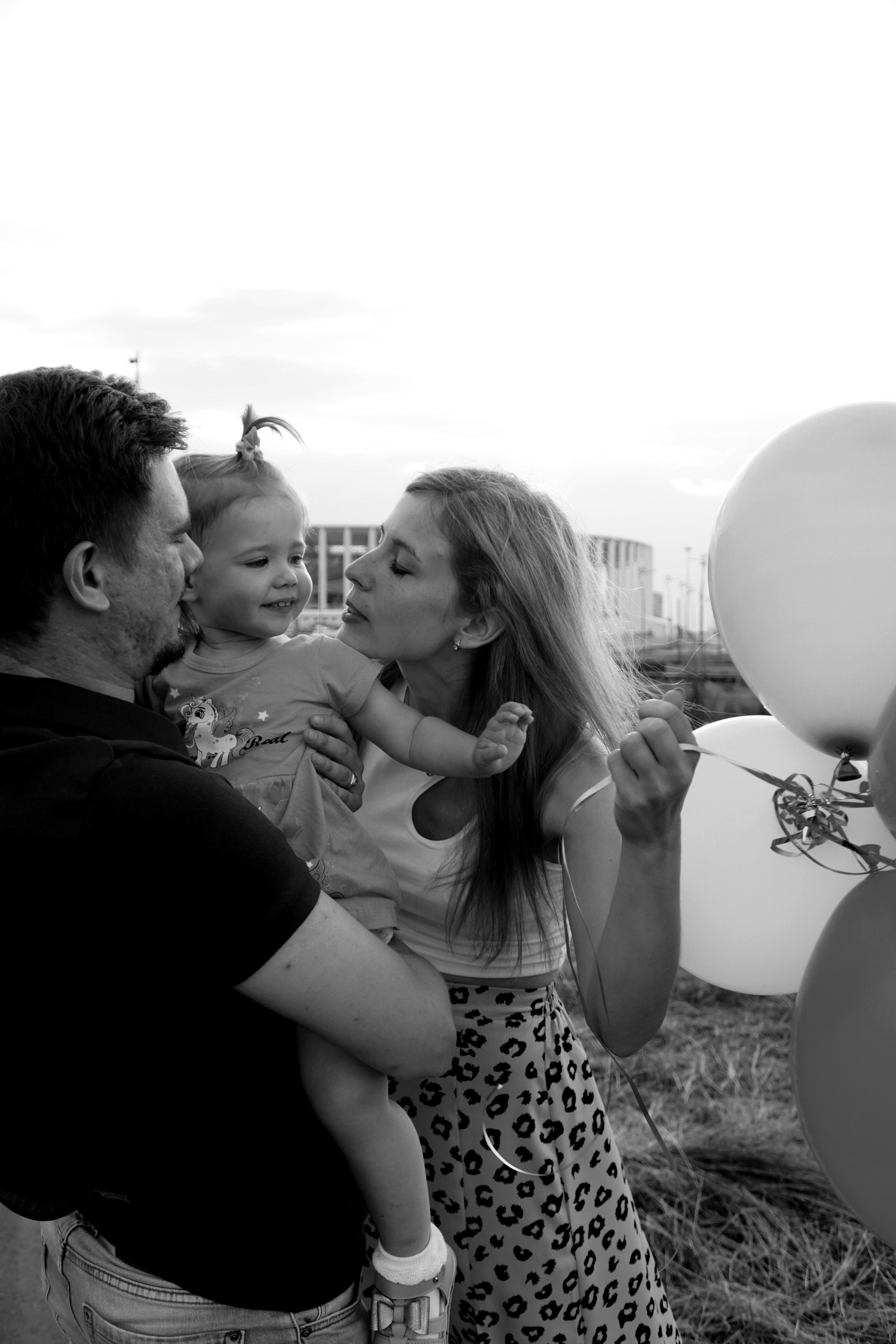 Семейная прогулка набережная. Фотограф Надежда Жемкова. Фотосъёмка, ретушь, фотомонтаж для вас и вашего бизнеса