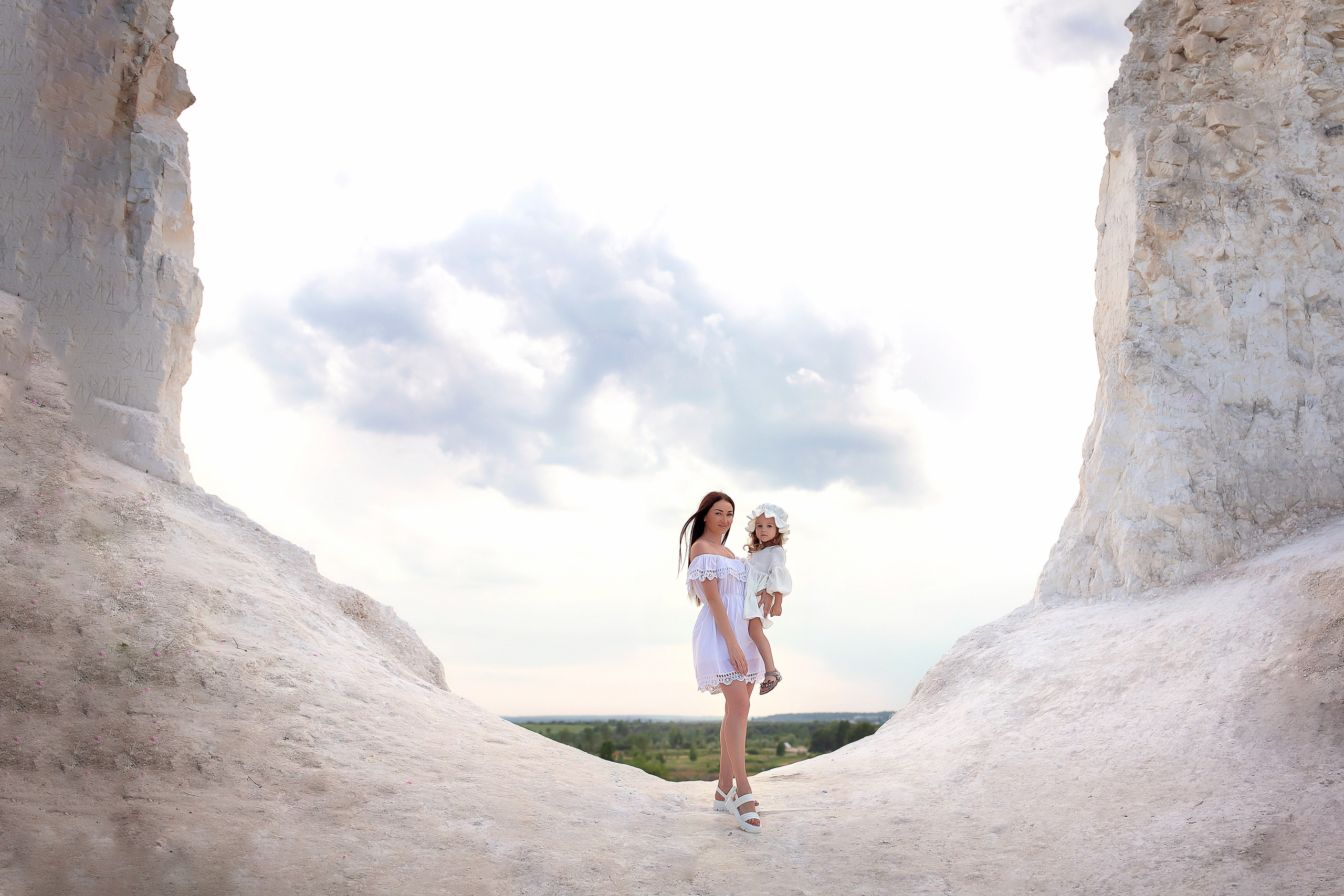 Кристина и Тая Белый колодец. Фотограф на крещение и венчание