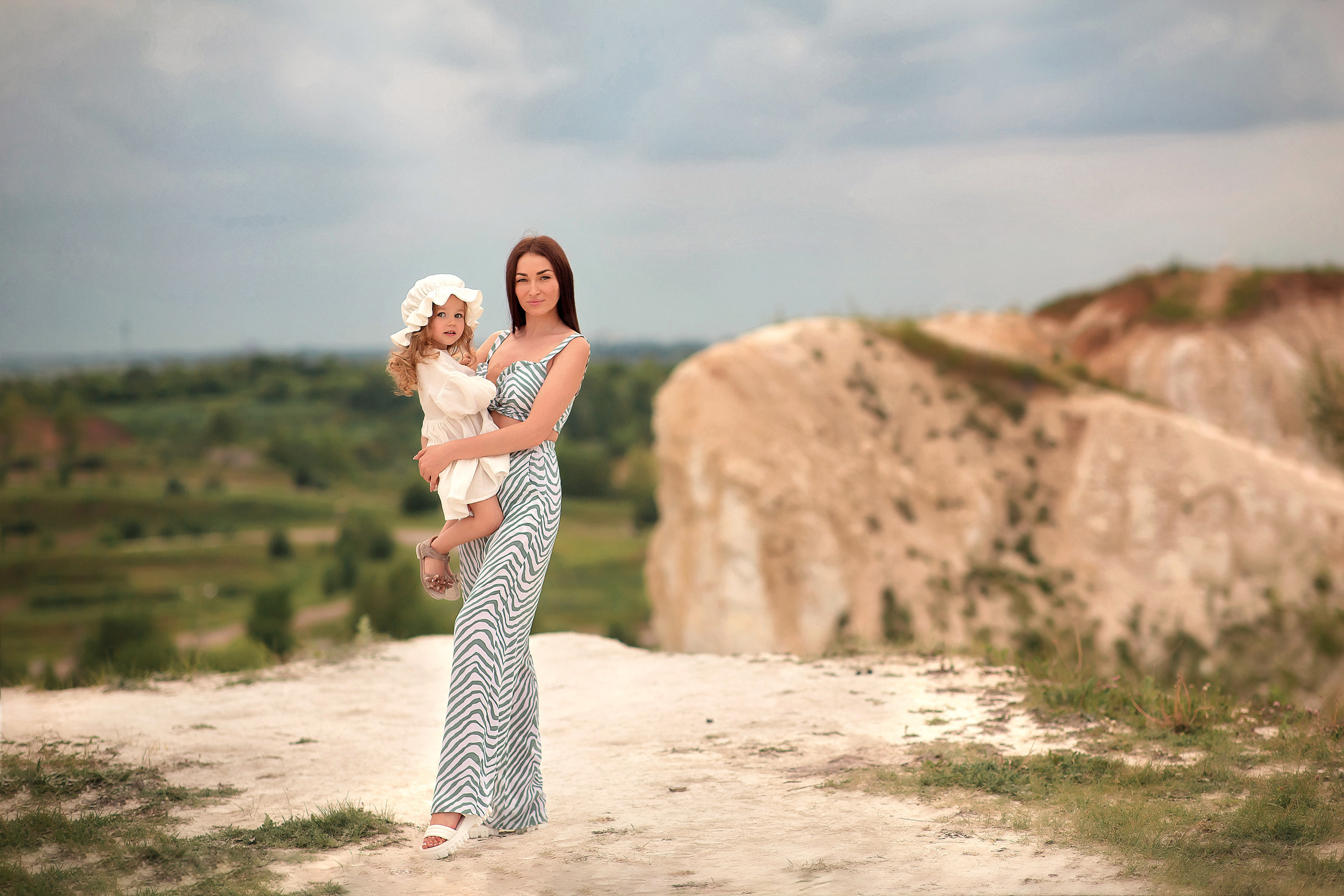 Кристина и Тая Белый колодец. Фотограф на крещение и венчание