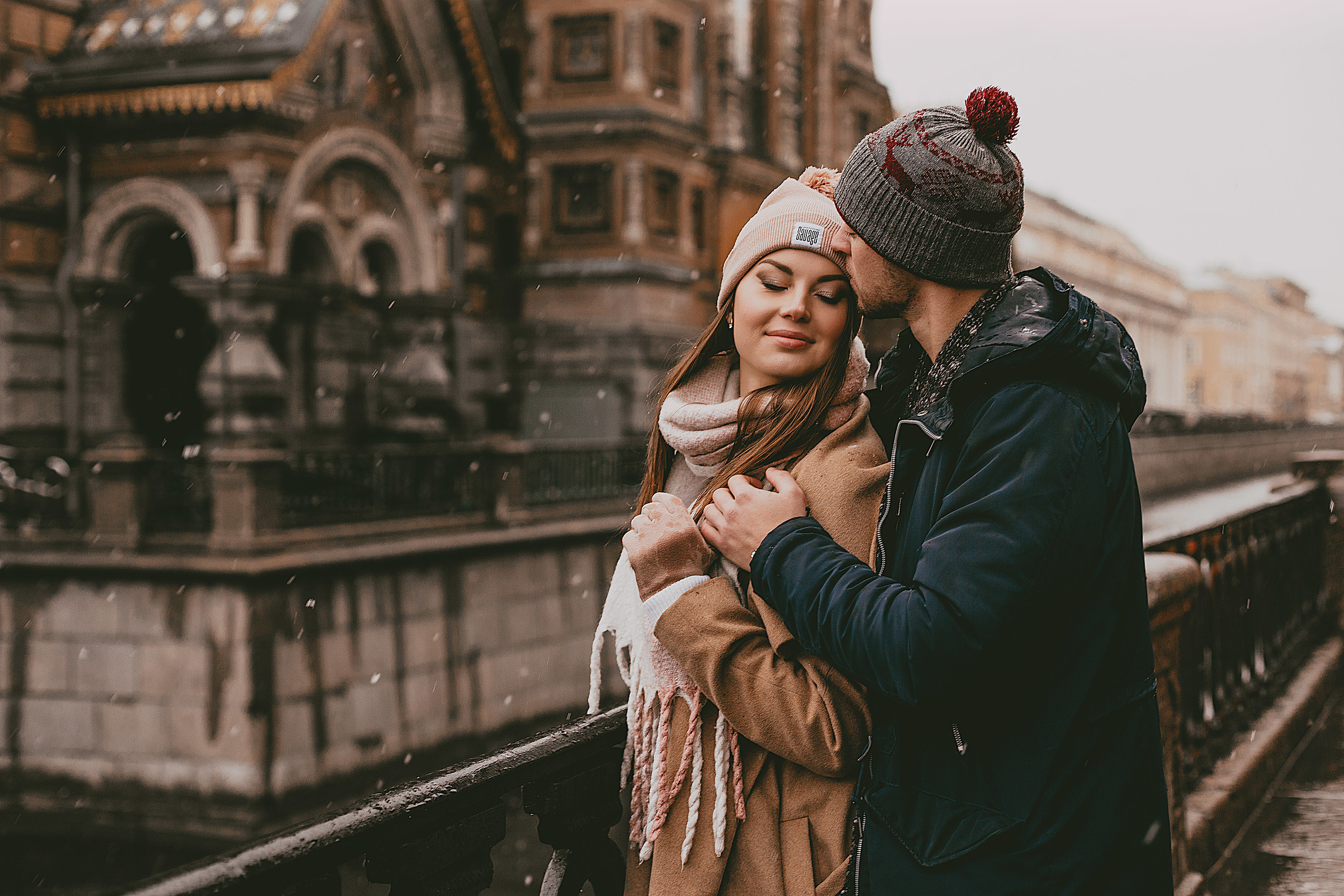 Прогулка возле Спаса на крови. Свадебный фотограф Санкт-Петербург  Москва