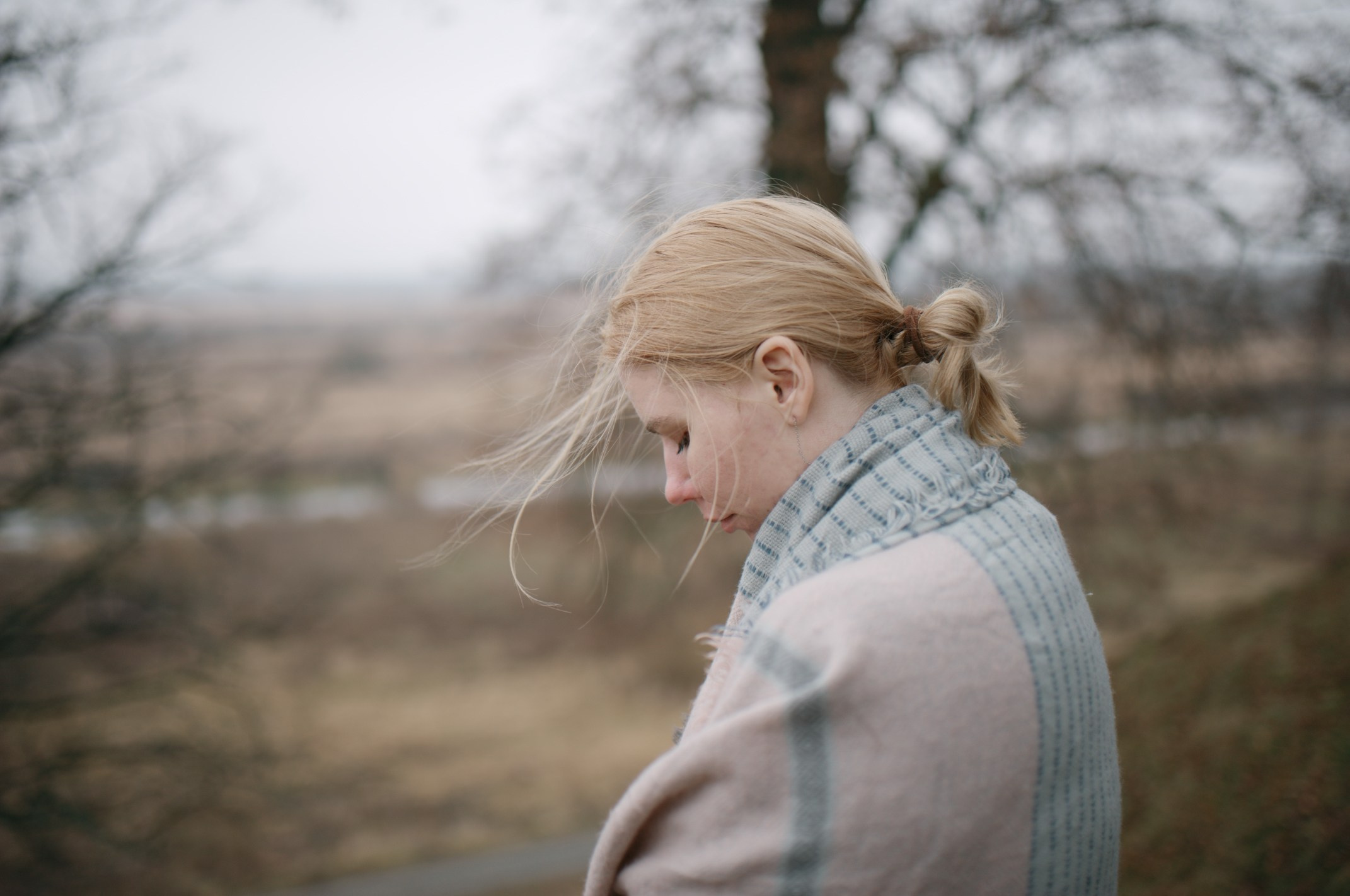 Портрет в Беларуси: изысканный кадр, подчеркивающий женскую грацию и силуэт тела