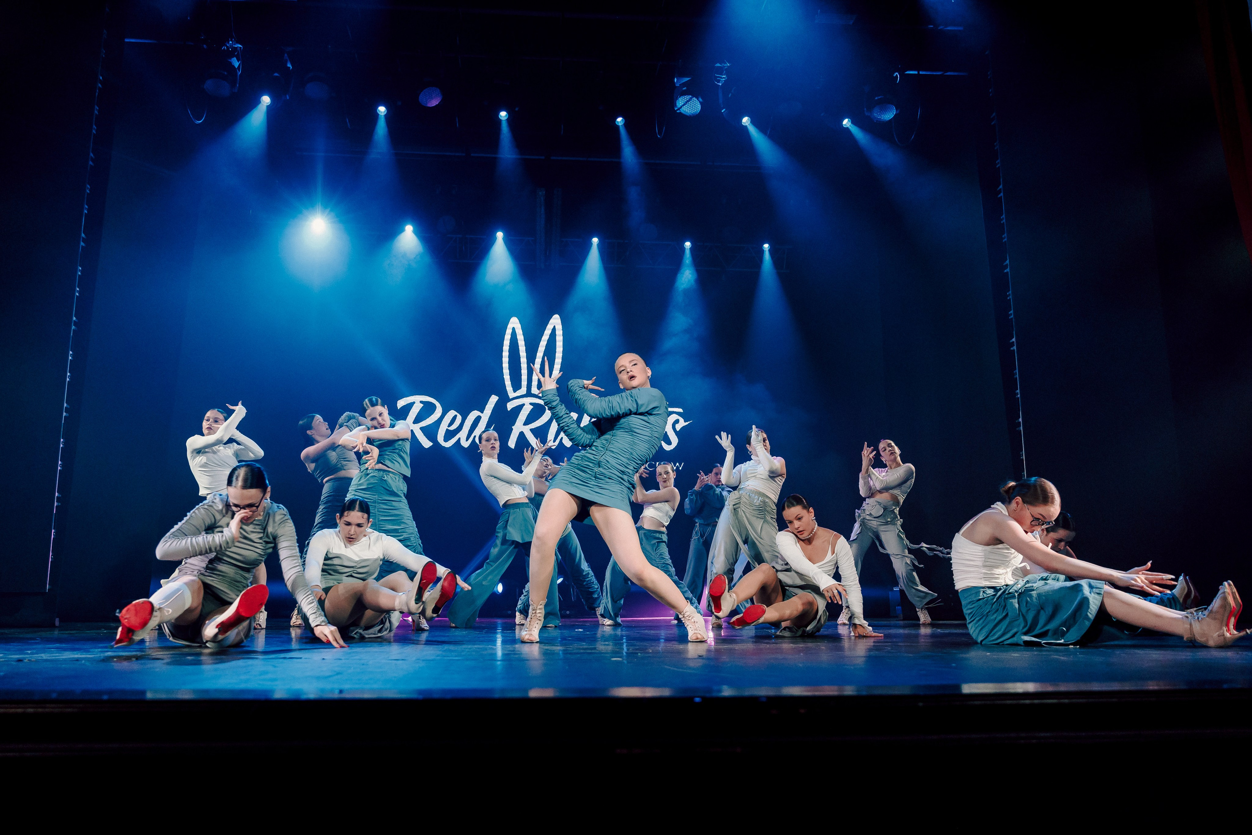 Отчётный концерт танцевальной школы «Red Rabbits» 2025. Лёшка Варзегов — фотограф