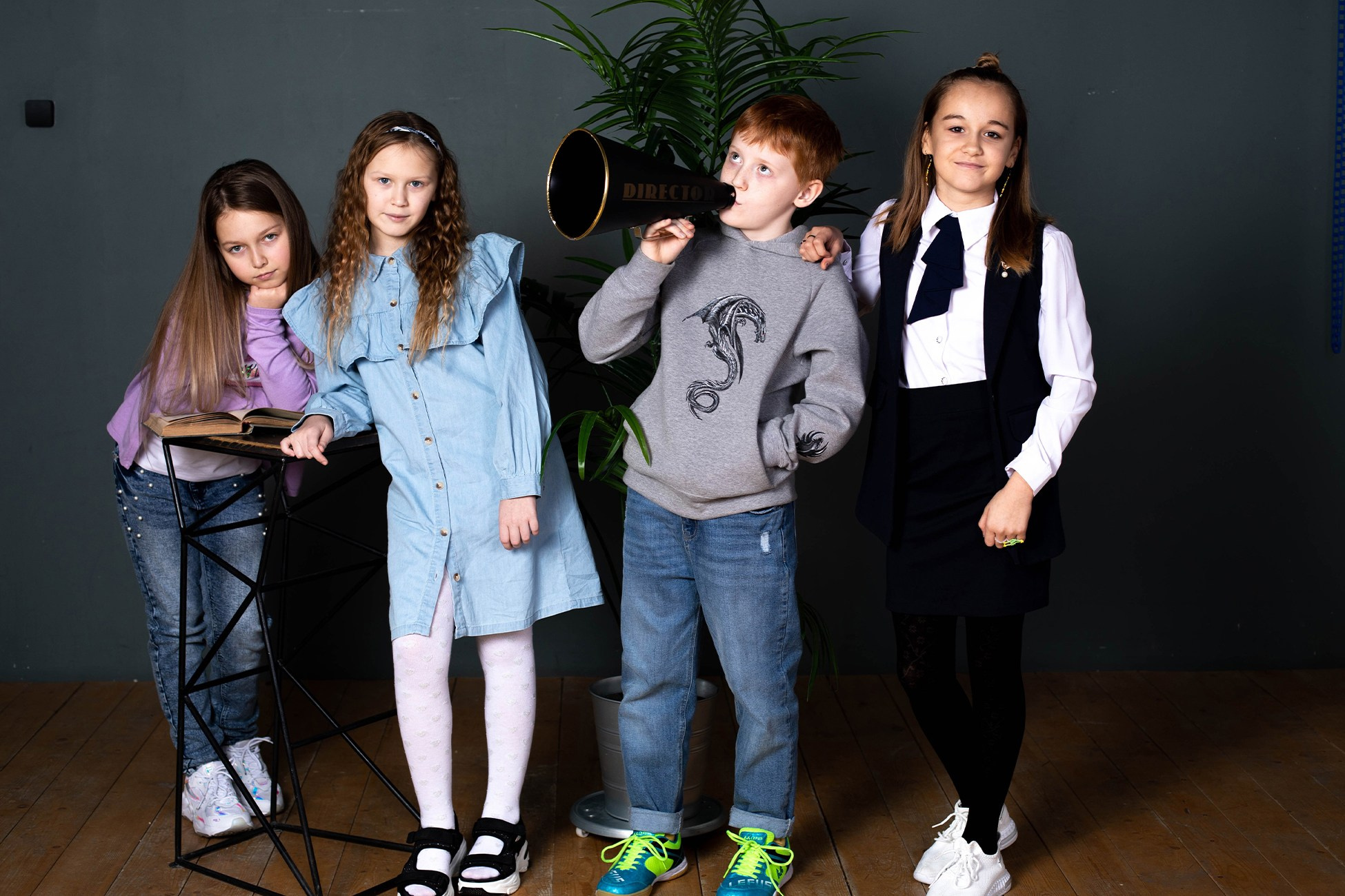 Галерея фотографий для средней школы. Выпускные фотоальбомы на заказ в Москве. Ксения Фоломкина