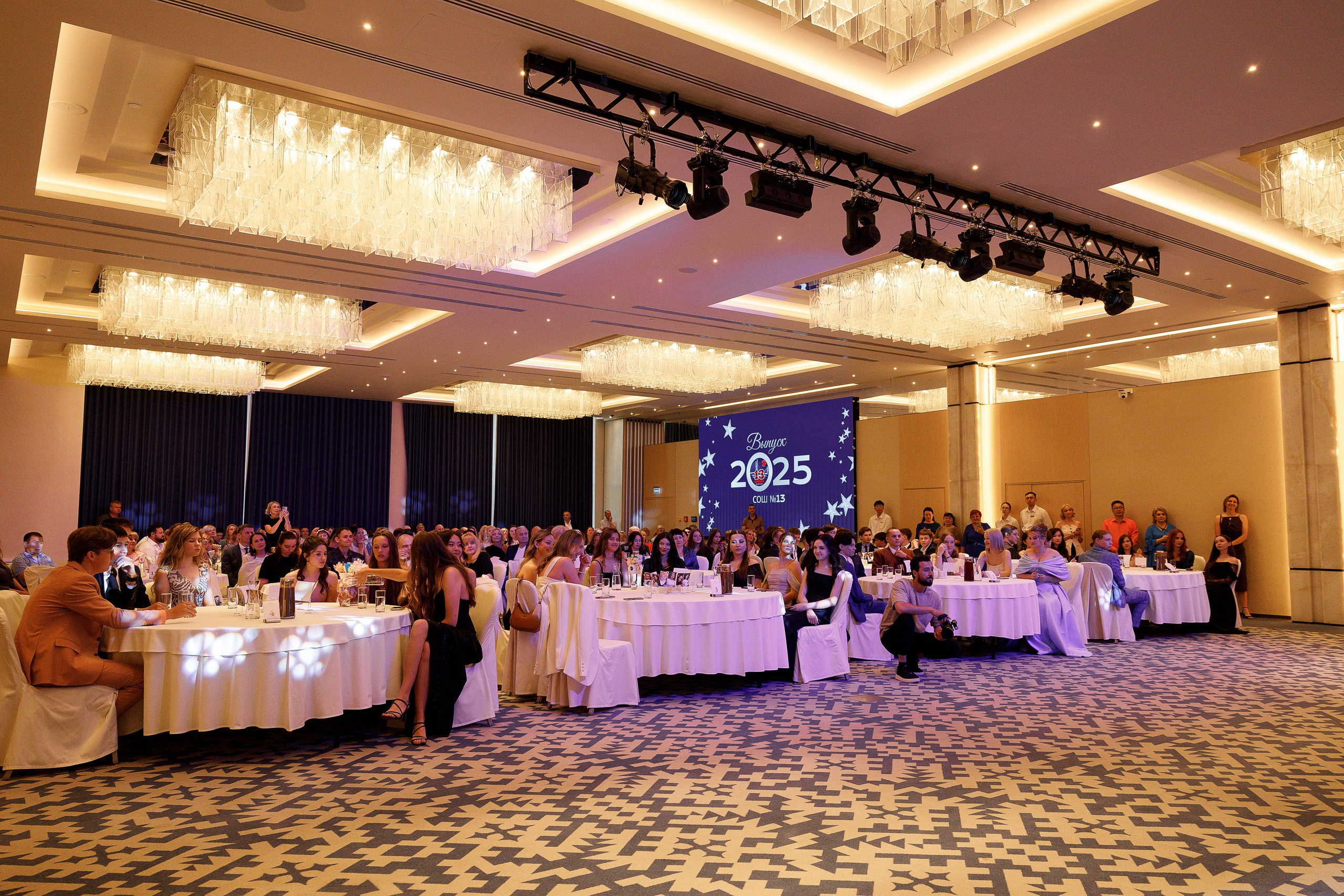 Выпускной вечер 13 школа (Индивидуальная съемка). Photoalbum-vl.ru