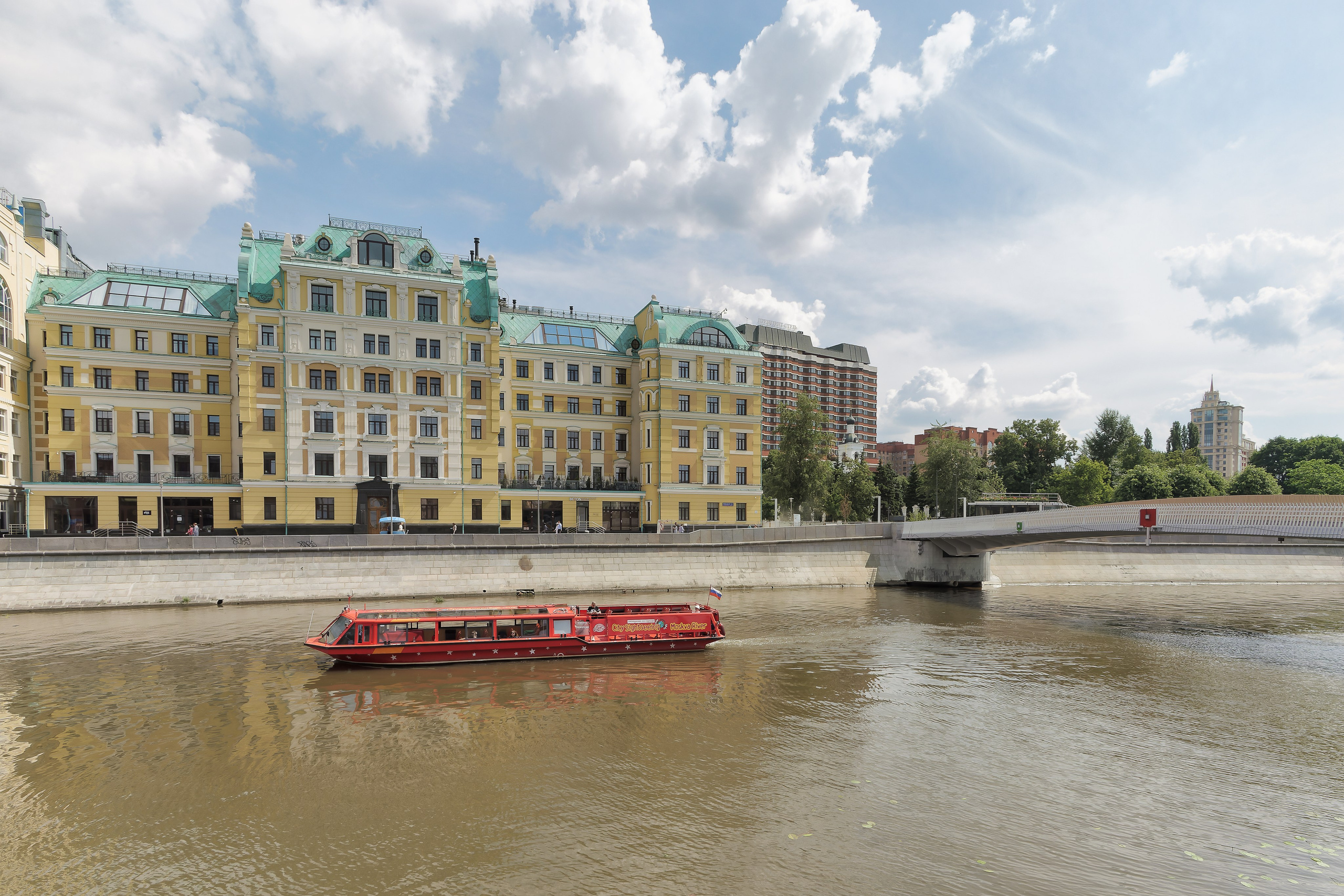 Картинки с острова между Берсеневской и Якиманской набережными Москвы-реки. Фотограф Никифоров-Гордеев Сергей. Москва и МО