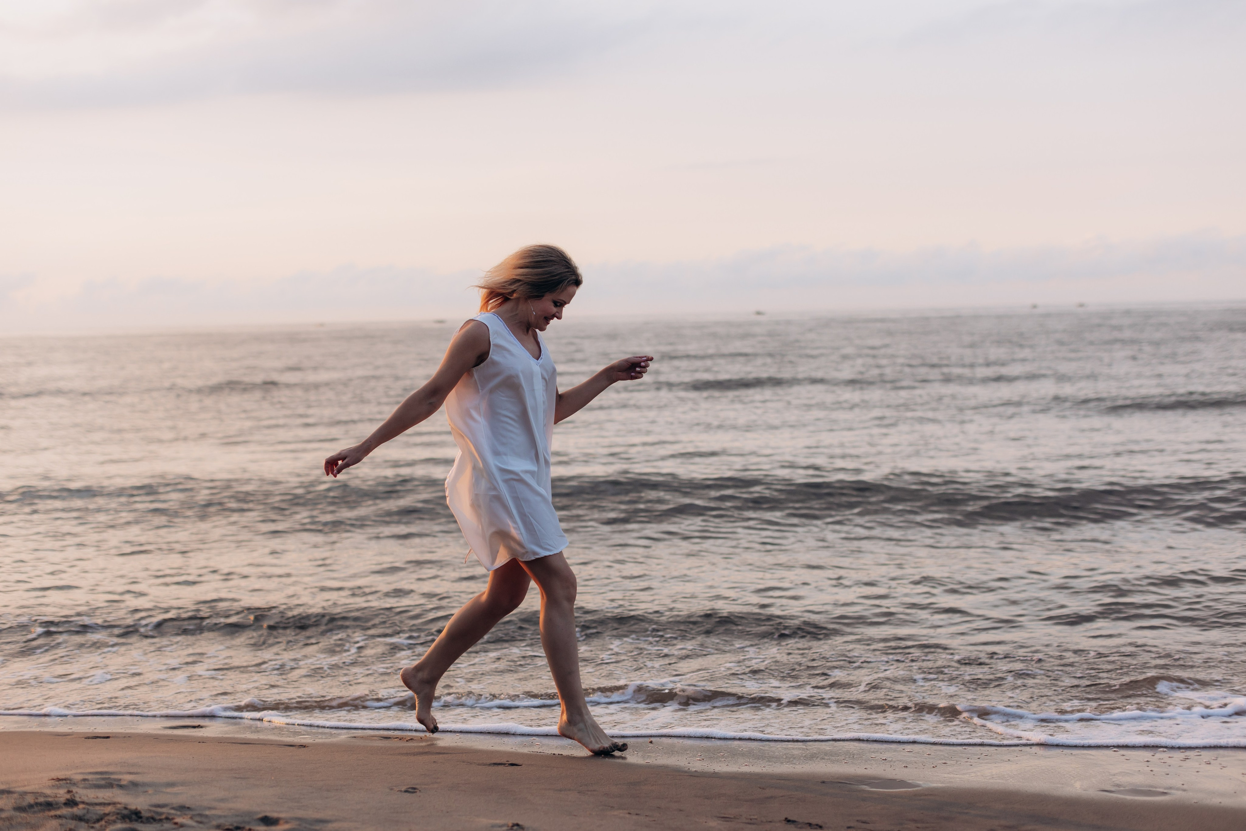 Подруги Отрадное море лето закат. Фотограф в Калининграде свадебная фотография, репортажная, фотосессии