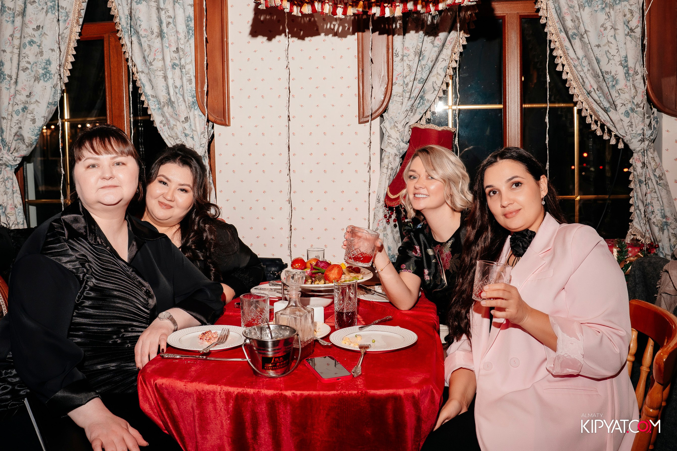 РЕСТОРАН МАРЬИНА РОЩА. КИПЯТКОМ АЛМАТЫ! Фотосъемка мероприятий в Алматы