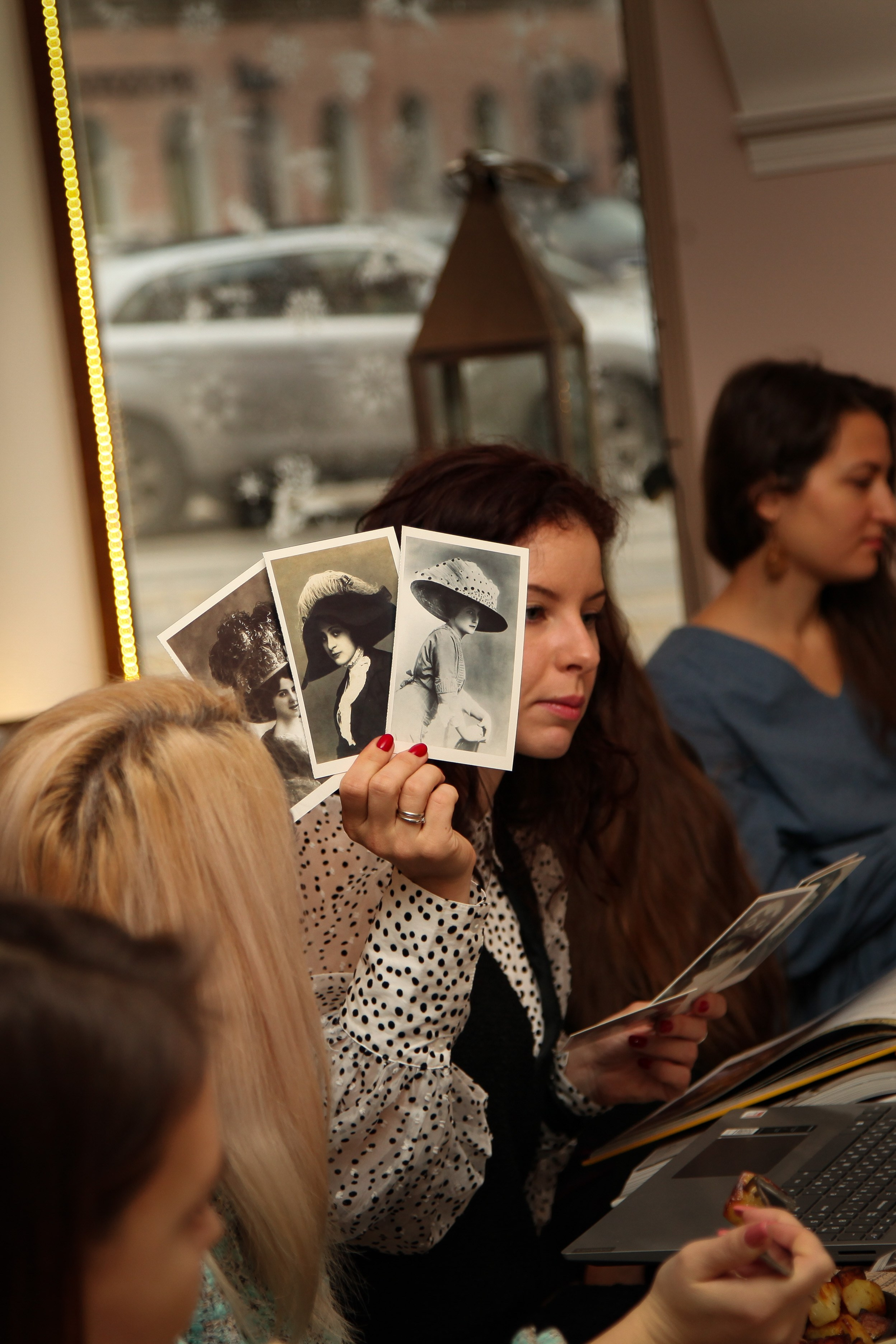 Праздники, лекции, культурные встречи, бранчи. Двойняшки-фотографы Анна и Анастасия в Санкт-Петербурге