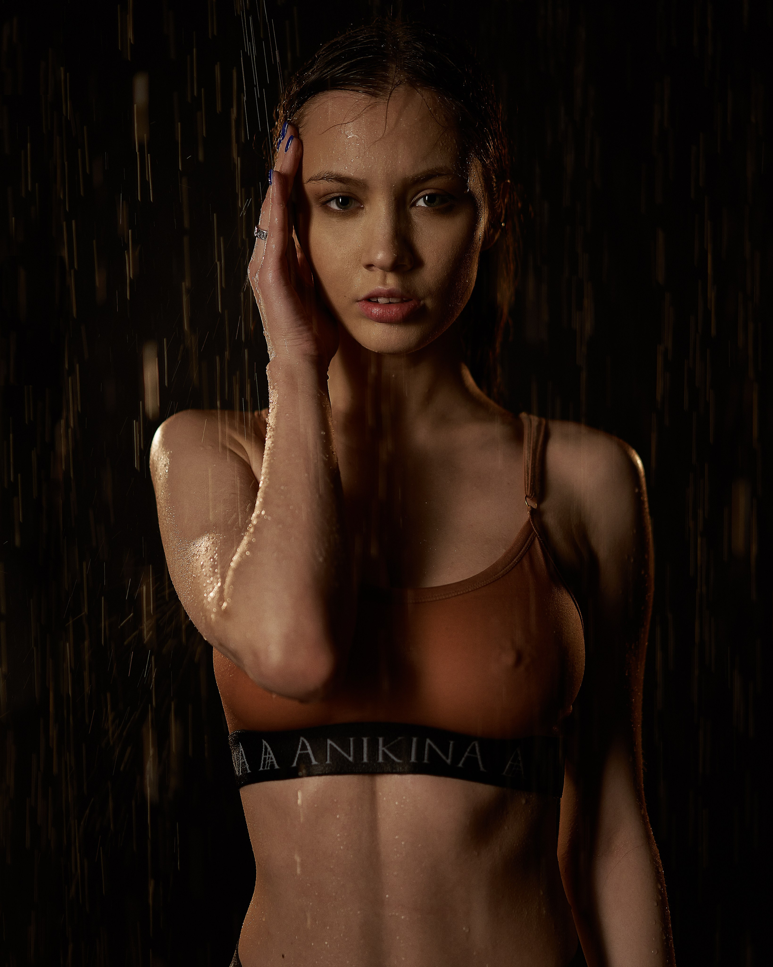 Аквафотосессия на черном фоне