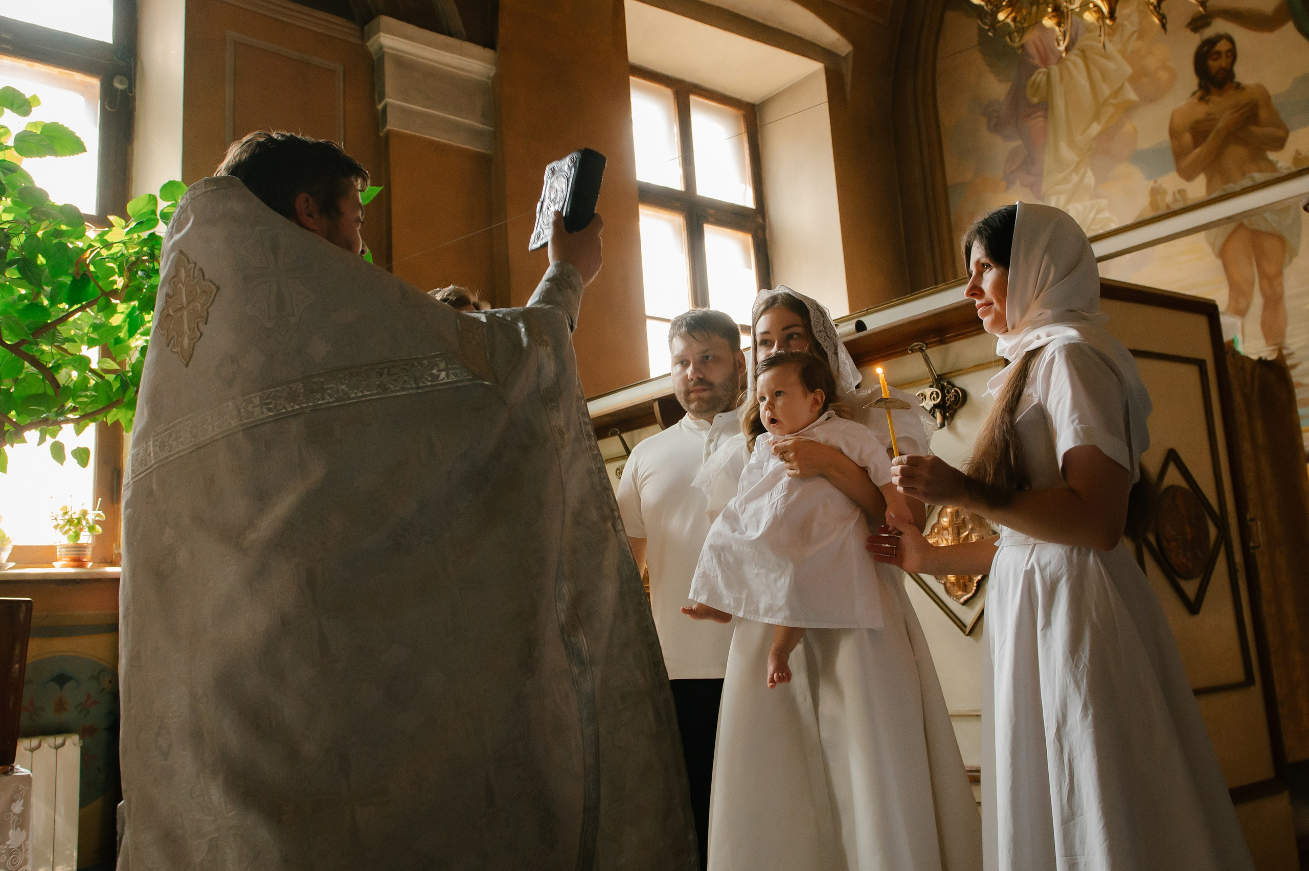 Фотограф на крещение. Фотосессия таинства крещения. Храм Воскресения Словущего в Даниловской Слободе. Семейный и свадебный фотограф в Москве Татьяна Николаева