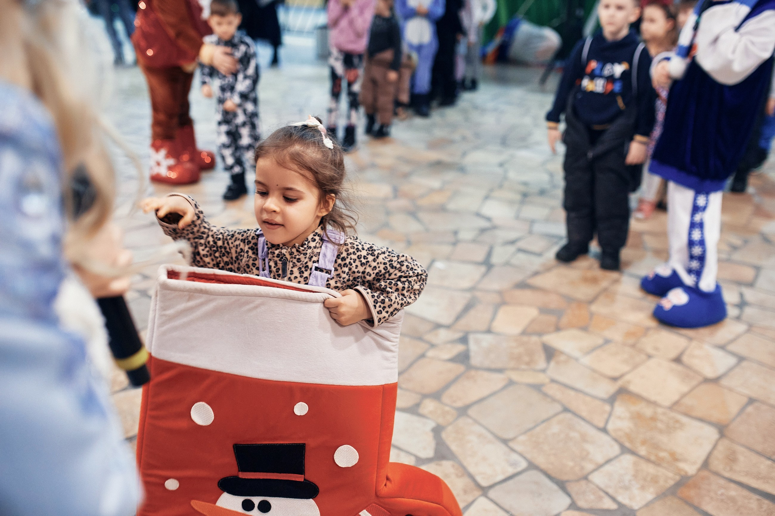 Детский новогодний праздник в ТЦ Июнь. Семейный и репортажной фотограф в Красноярске и Москве Виктор Бабинцев