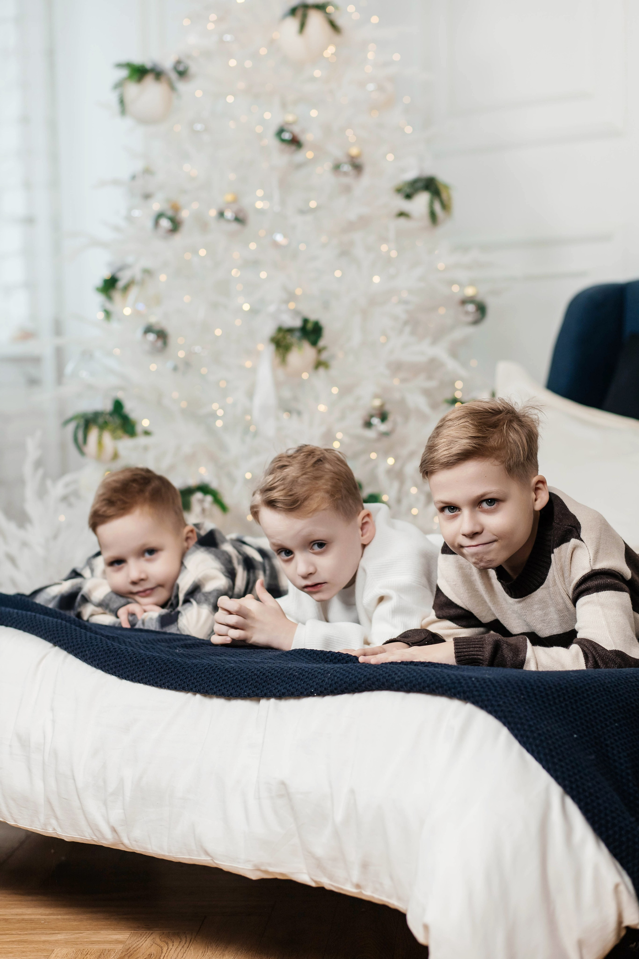 Юлия и мальчишки НГ 2026. Женский фотограф в Оренбурге Ирина Заводчикова