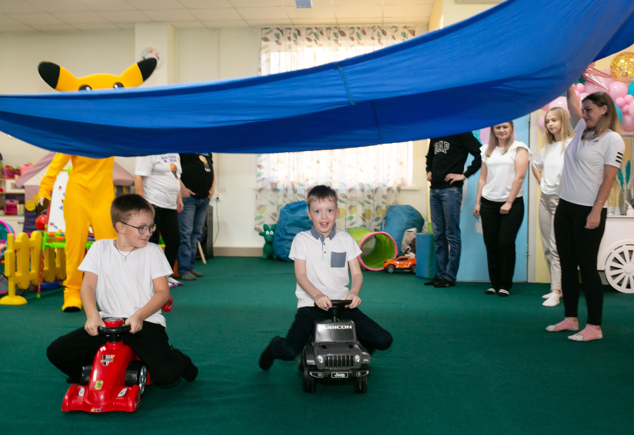 Белый кролик. Пикачу. Фотограф новорожденных и семейный фотограф НСО г. Бердск Марина Львова