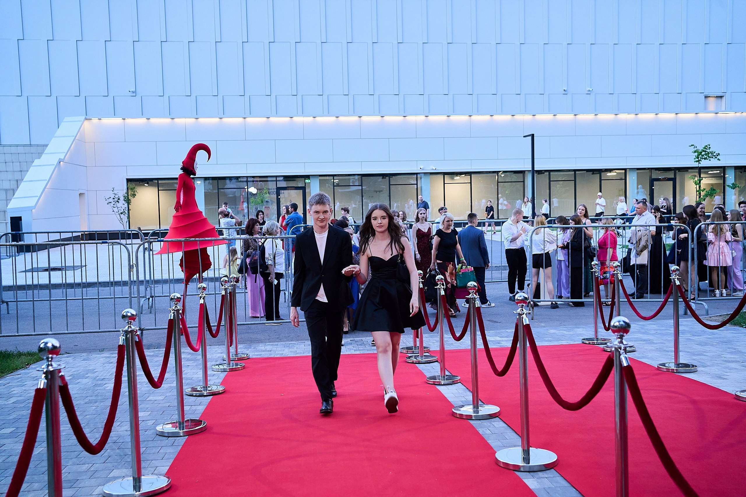 Выпускной 2024 концертный зал Академия ВТБ. Фотограф и Видеограф в Москве. Олег Корушев