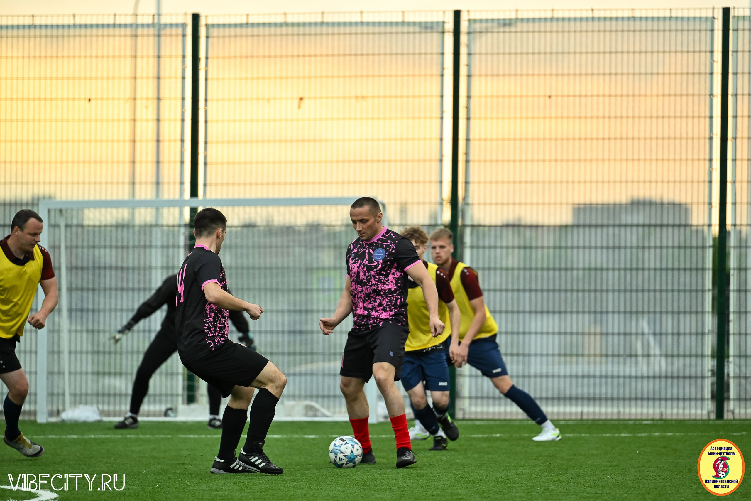 ИГРЫ МИНИ-ФУТБОЛЬНОЙ ЛИГИ. VIBECITY.RU Вайб Сити Ру Фоторепортажи Фотоотчеты Калининград